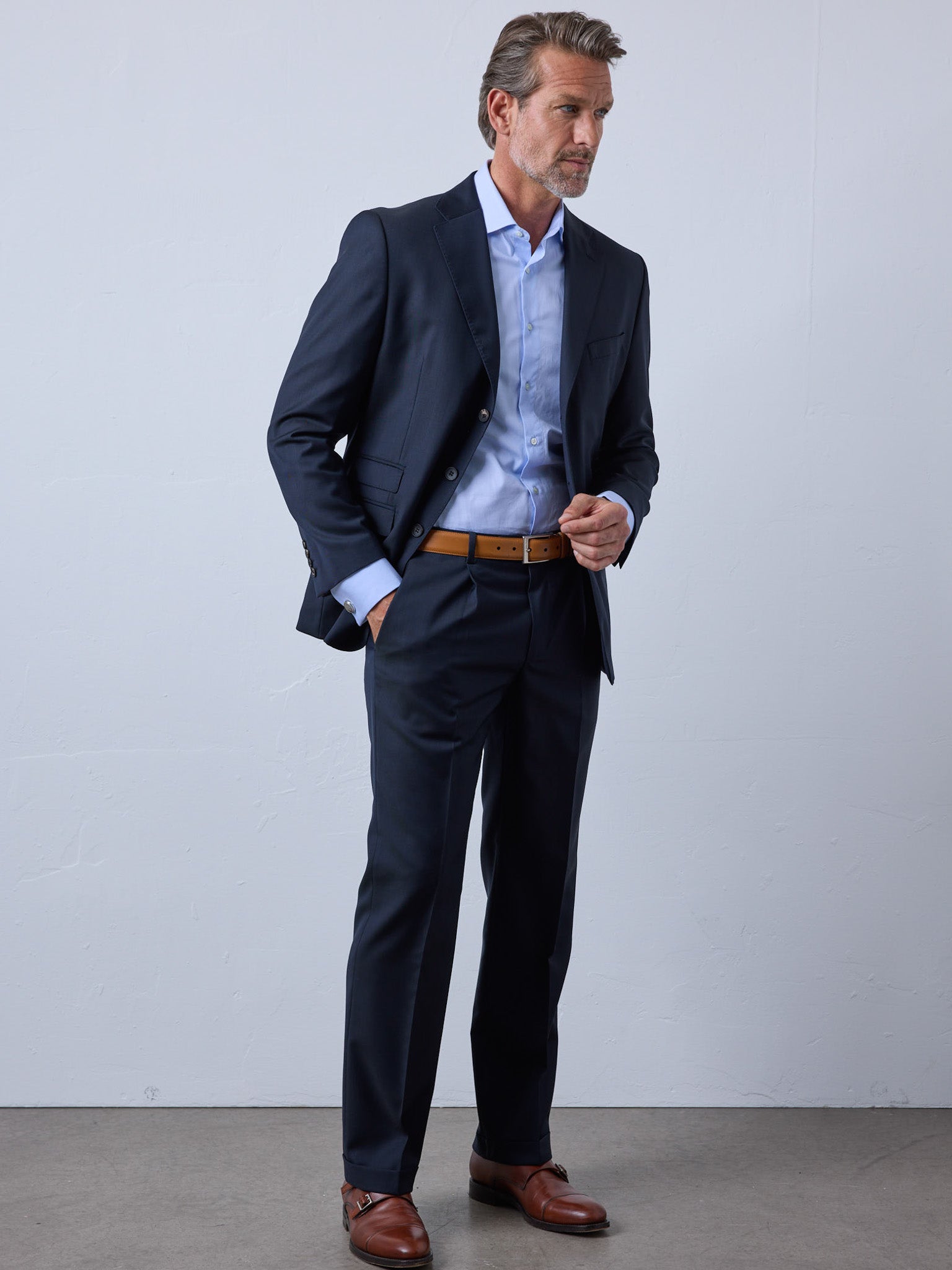 Classic suit with 3-button jacket in dark blue