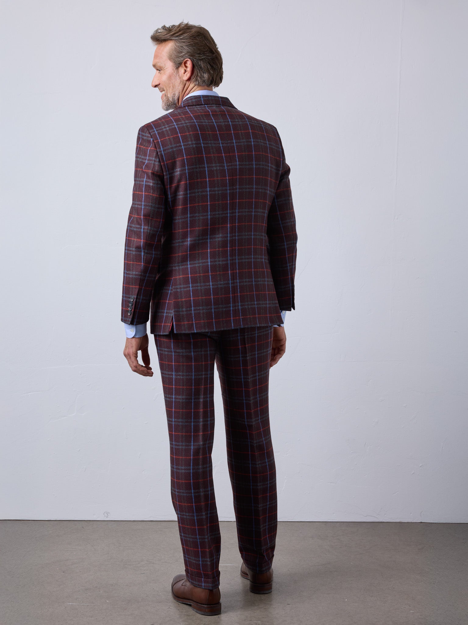 Classic tweed suit in 3-button lovat tweed