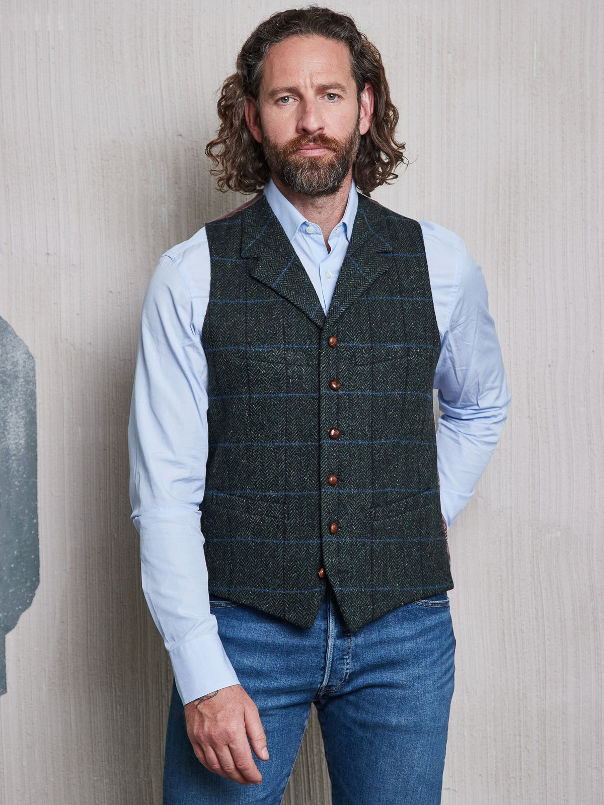 Tweedgilet van Lovat Tweed bosgroen, achteraanzicht — John Crocket