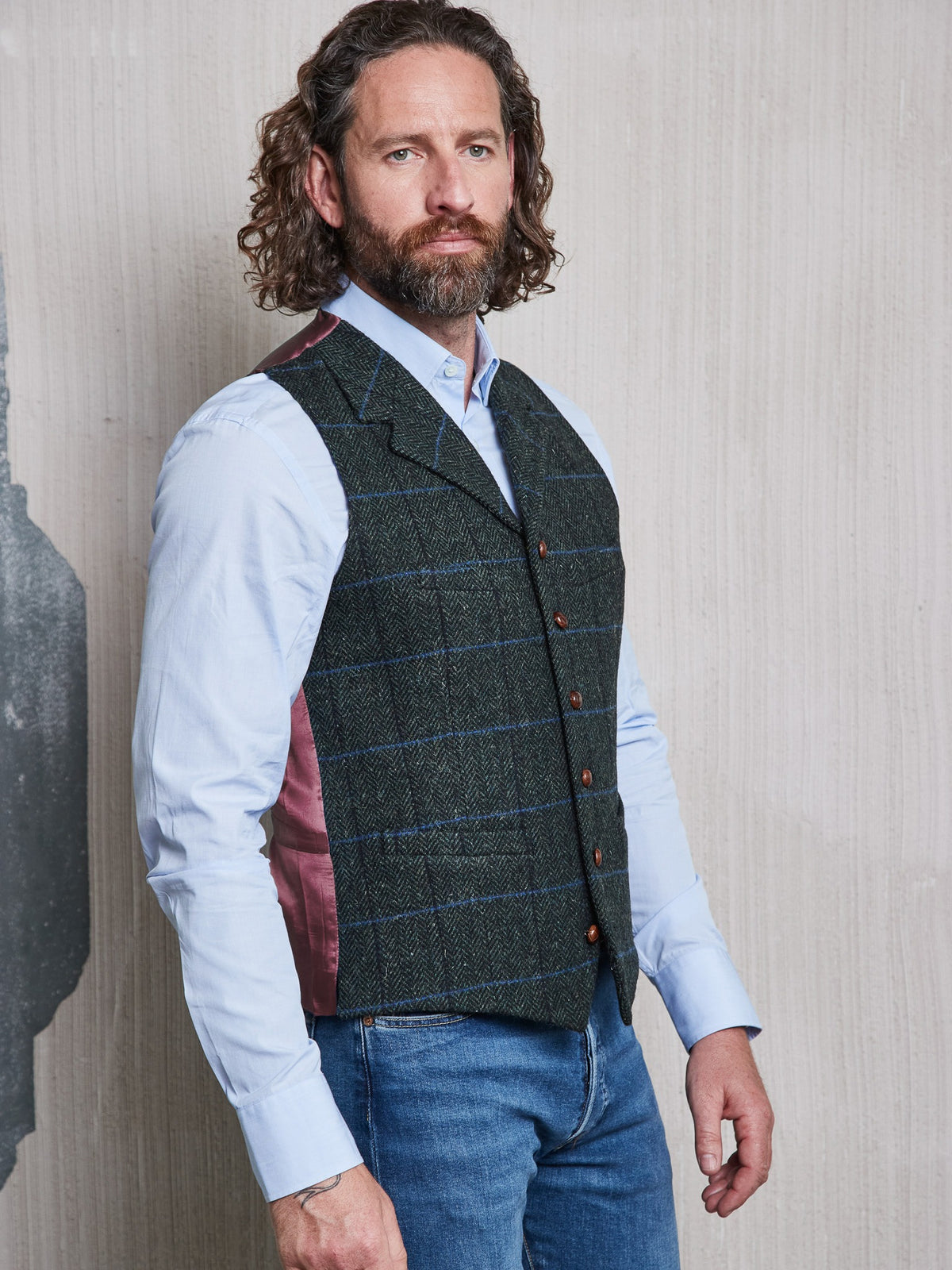 Tweedgilet van Lovat Tweed bosgroen, vooraanzicht — John Crocket