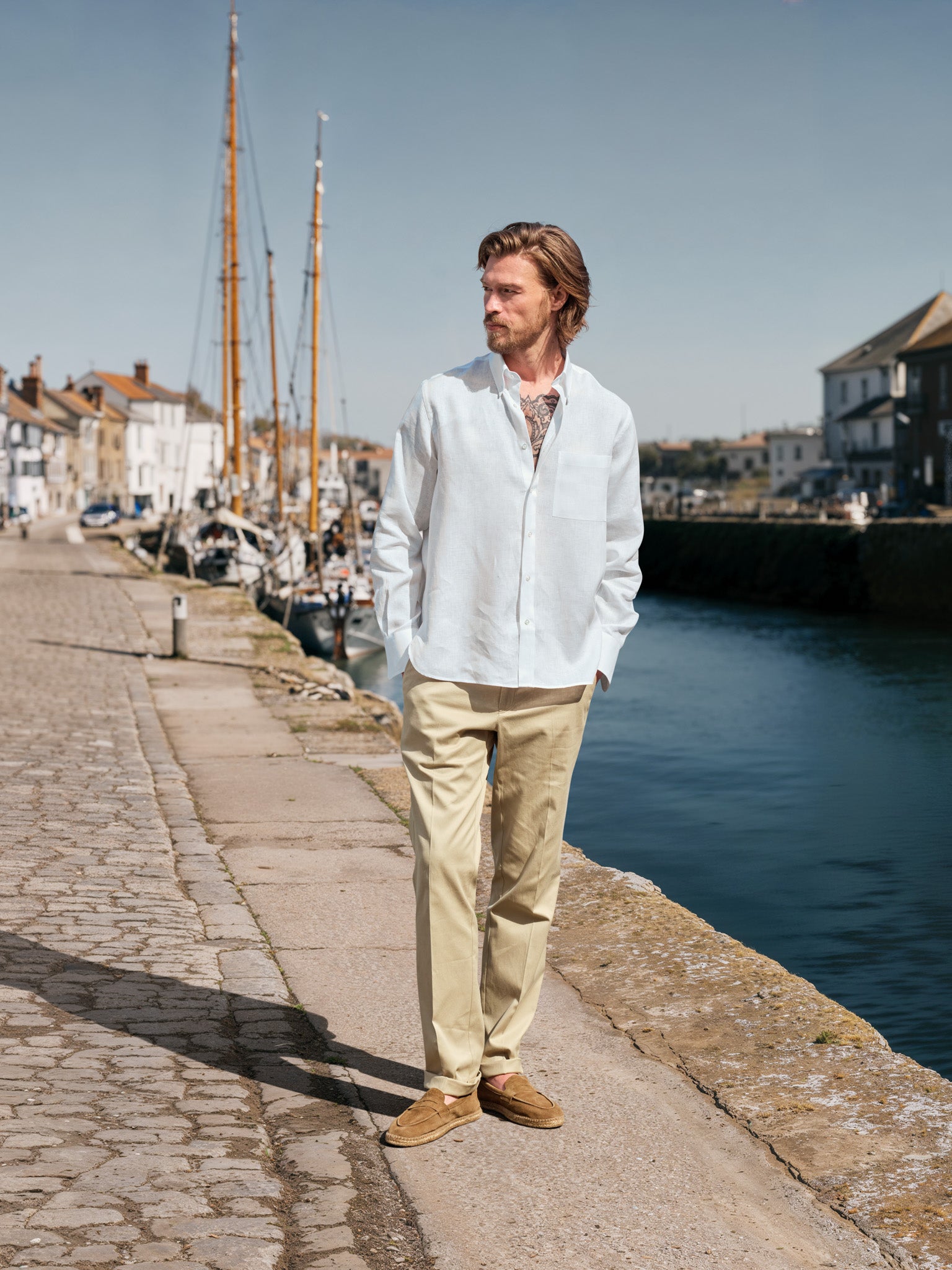 Linen shirt with classic button-down collar in white
