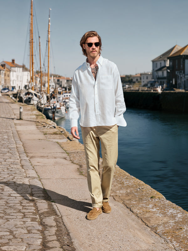 Linen shirt with classic button-down collar in white