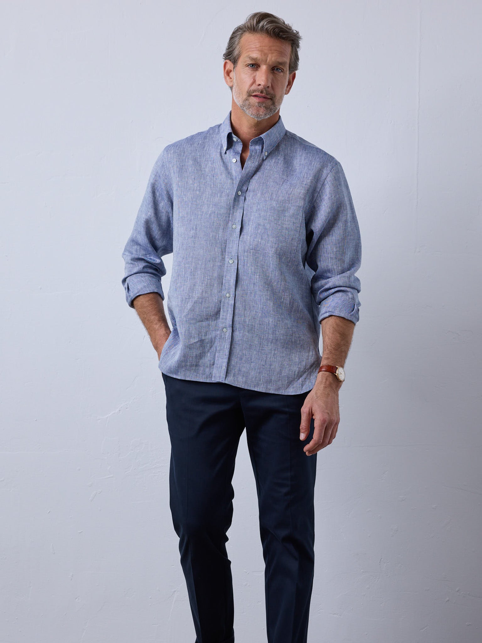 Linen shirt with classic button-down collar in blue