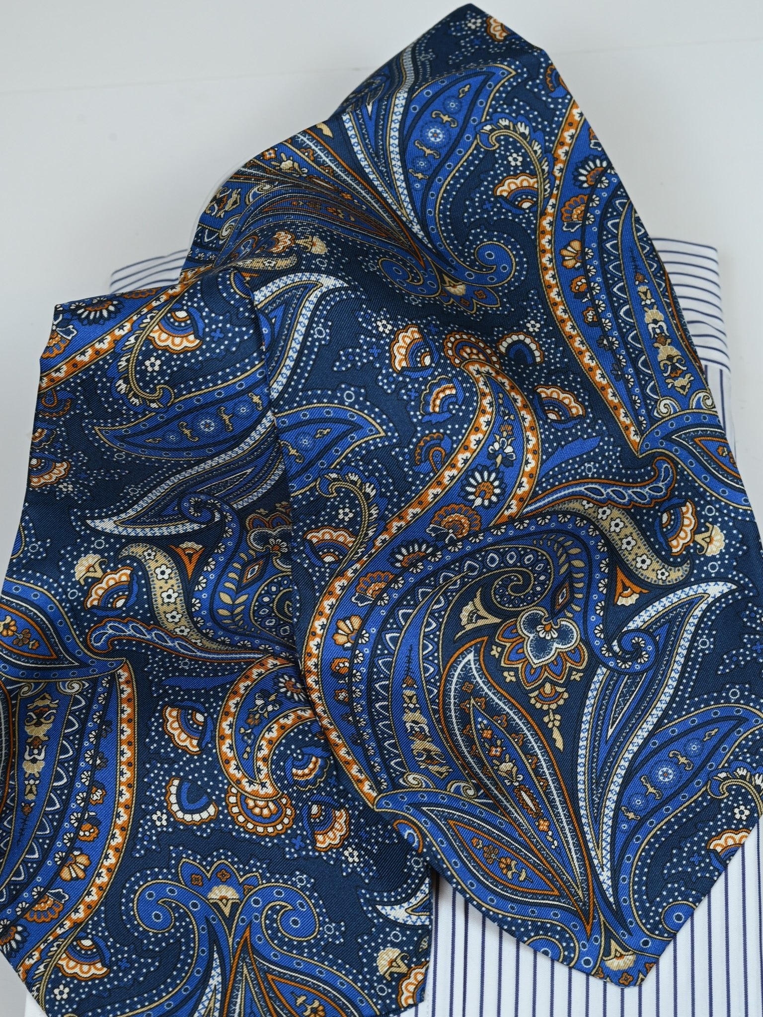 Ascot with paisley in blue