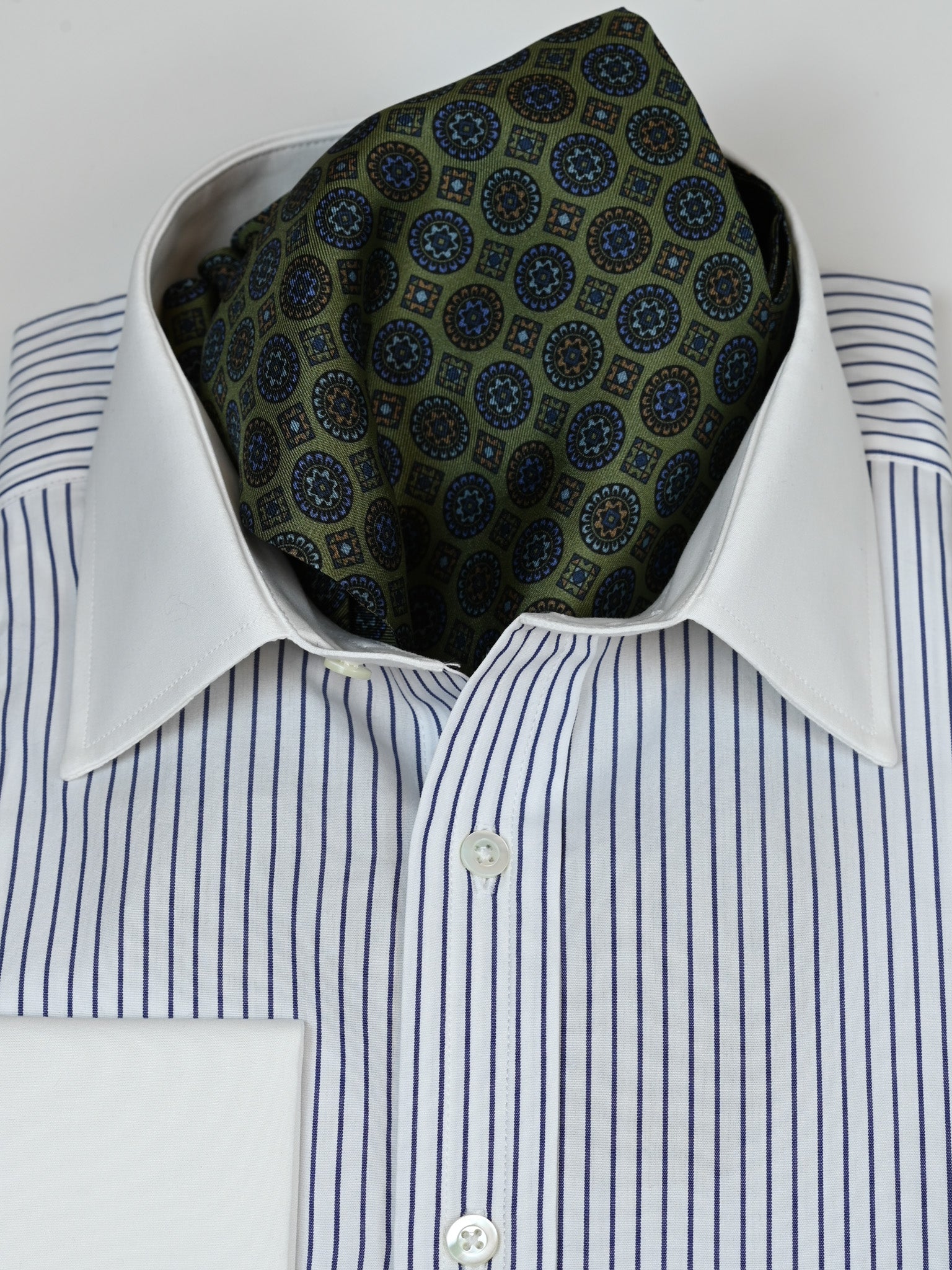 Ascot with paisley in burgundy