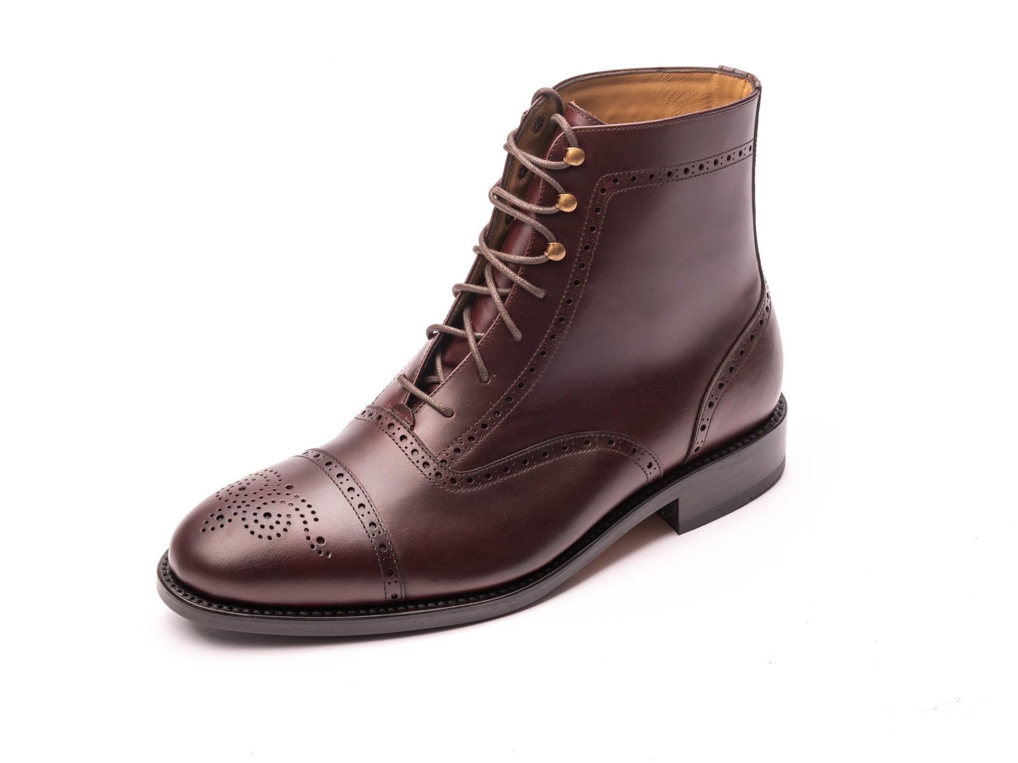 Punched Oxford boots in derby style