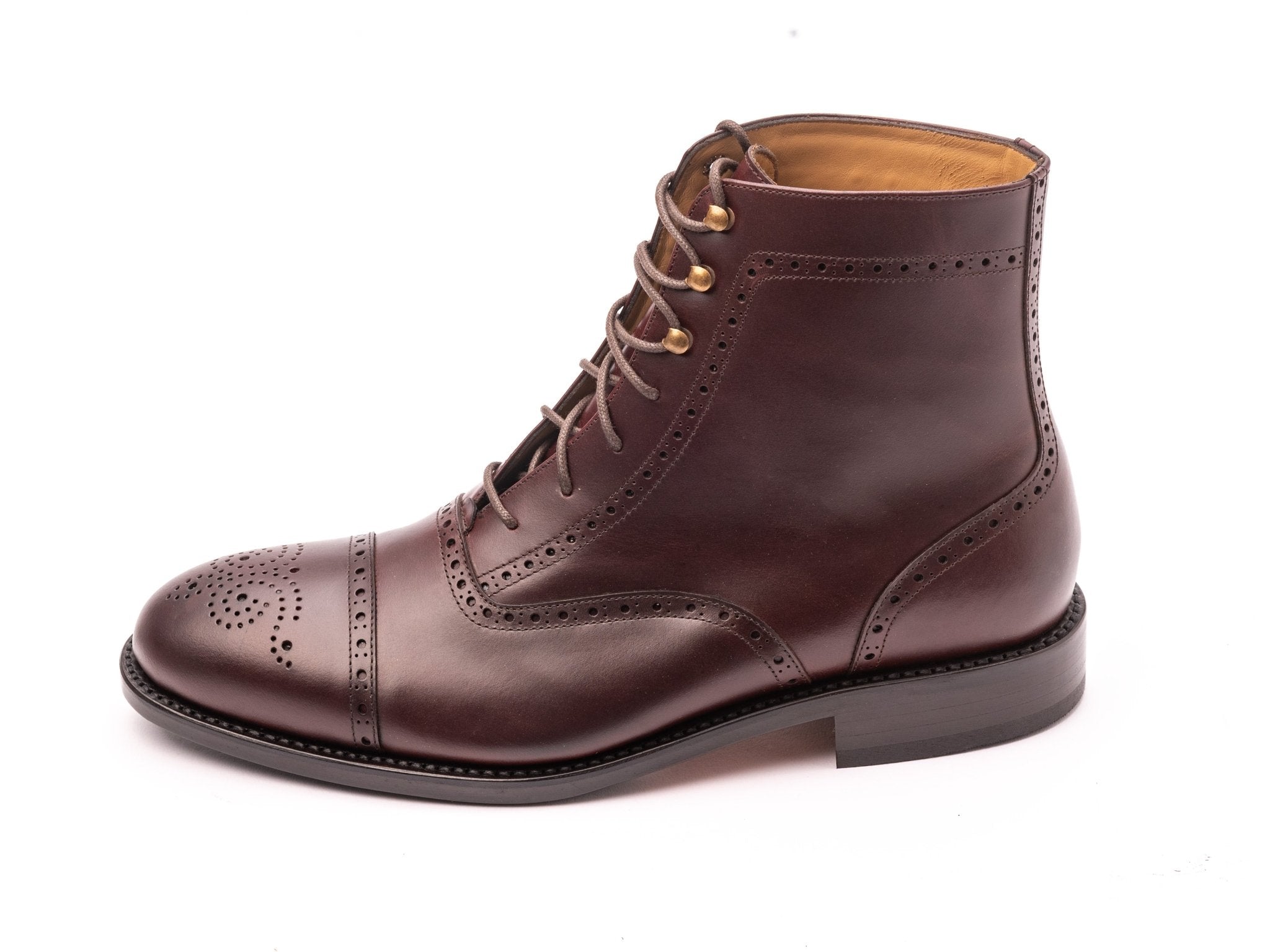 Punched Oxford boots in derby style
