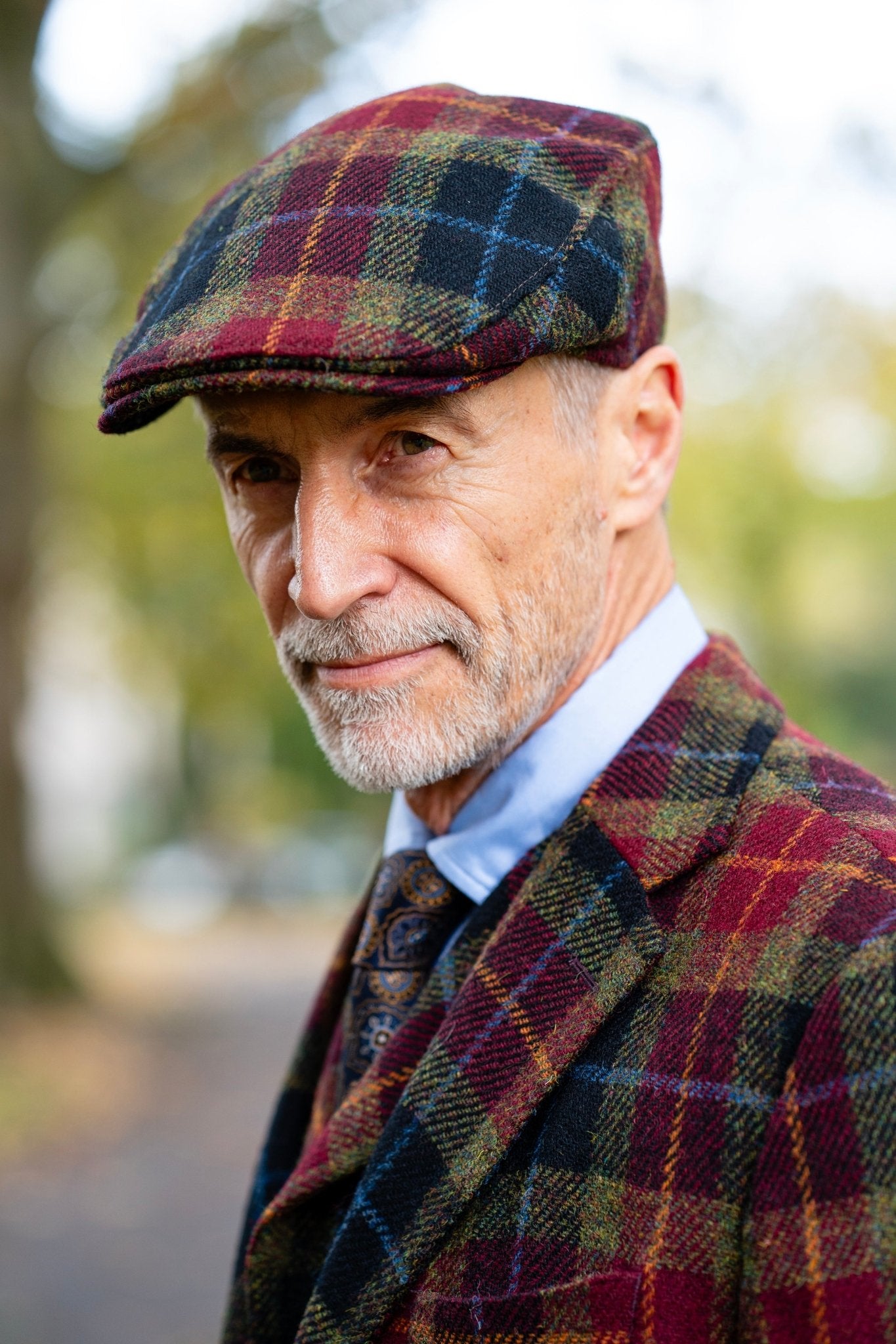 Tweed Cap bordeaux check in Harris Tweed