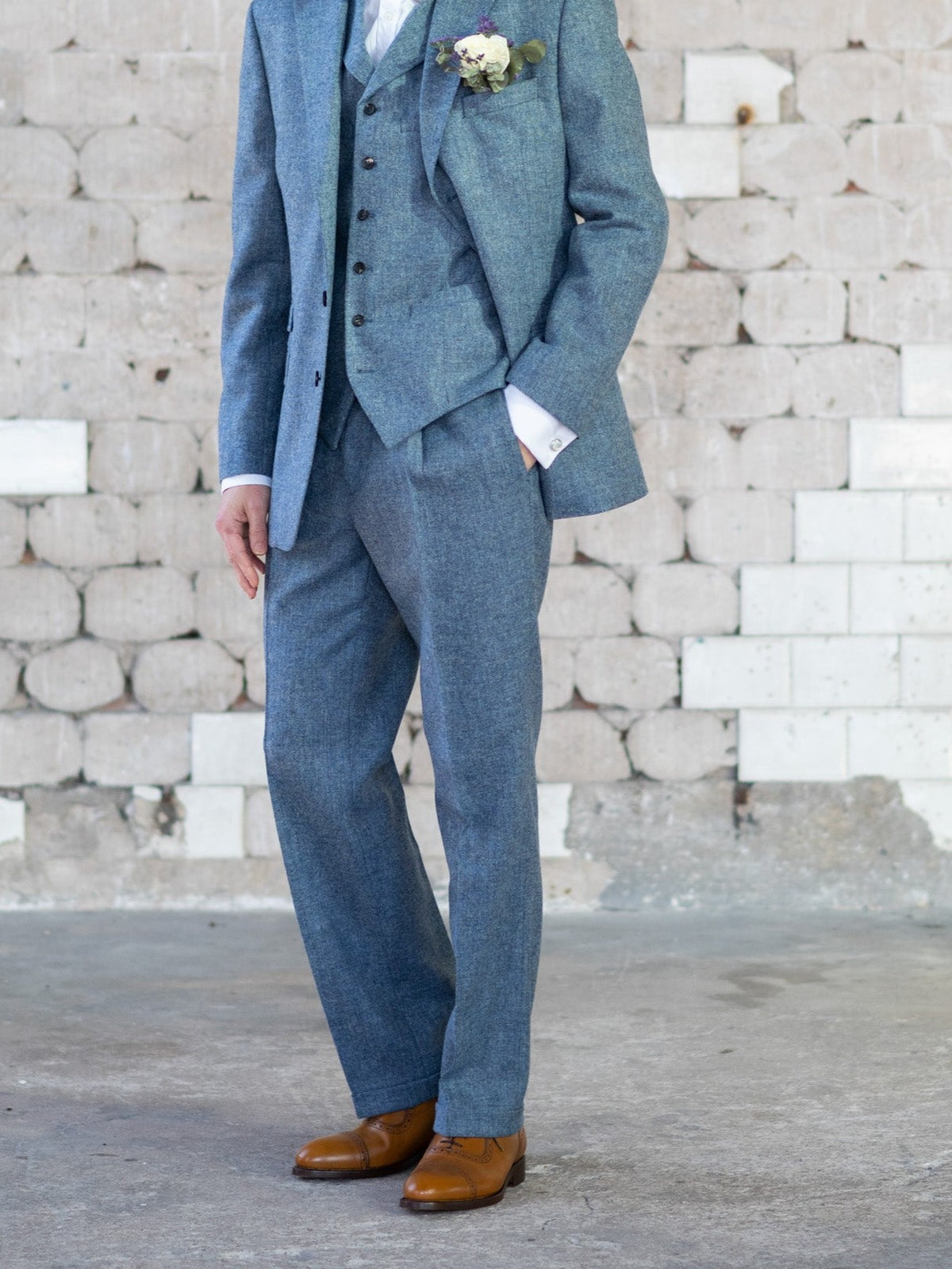 Tweed Anzug Dreiteiler hellblau aus Moon Tweed — John Crocket