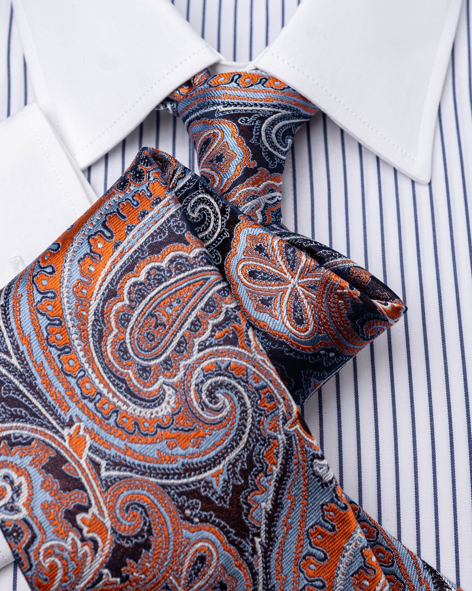 Seidenkrawatte Paisley in navy/orange, Detailansicht