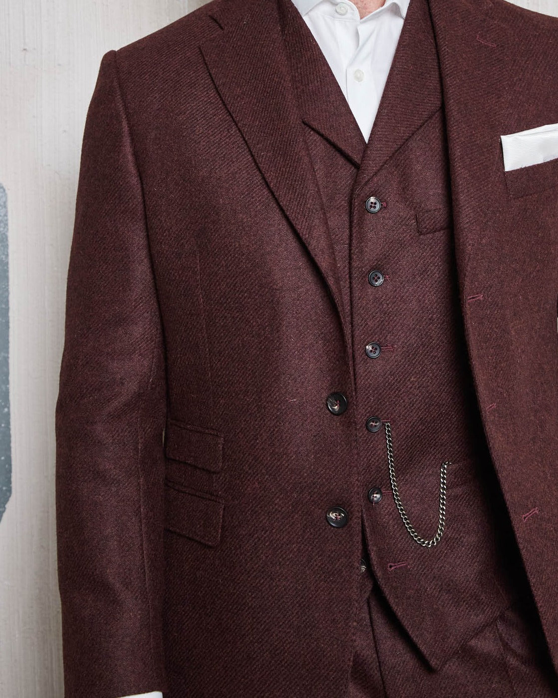 Tweed Anzug Dreiteiler burgunderrot aus Moon Tweed — John Crocket