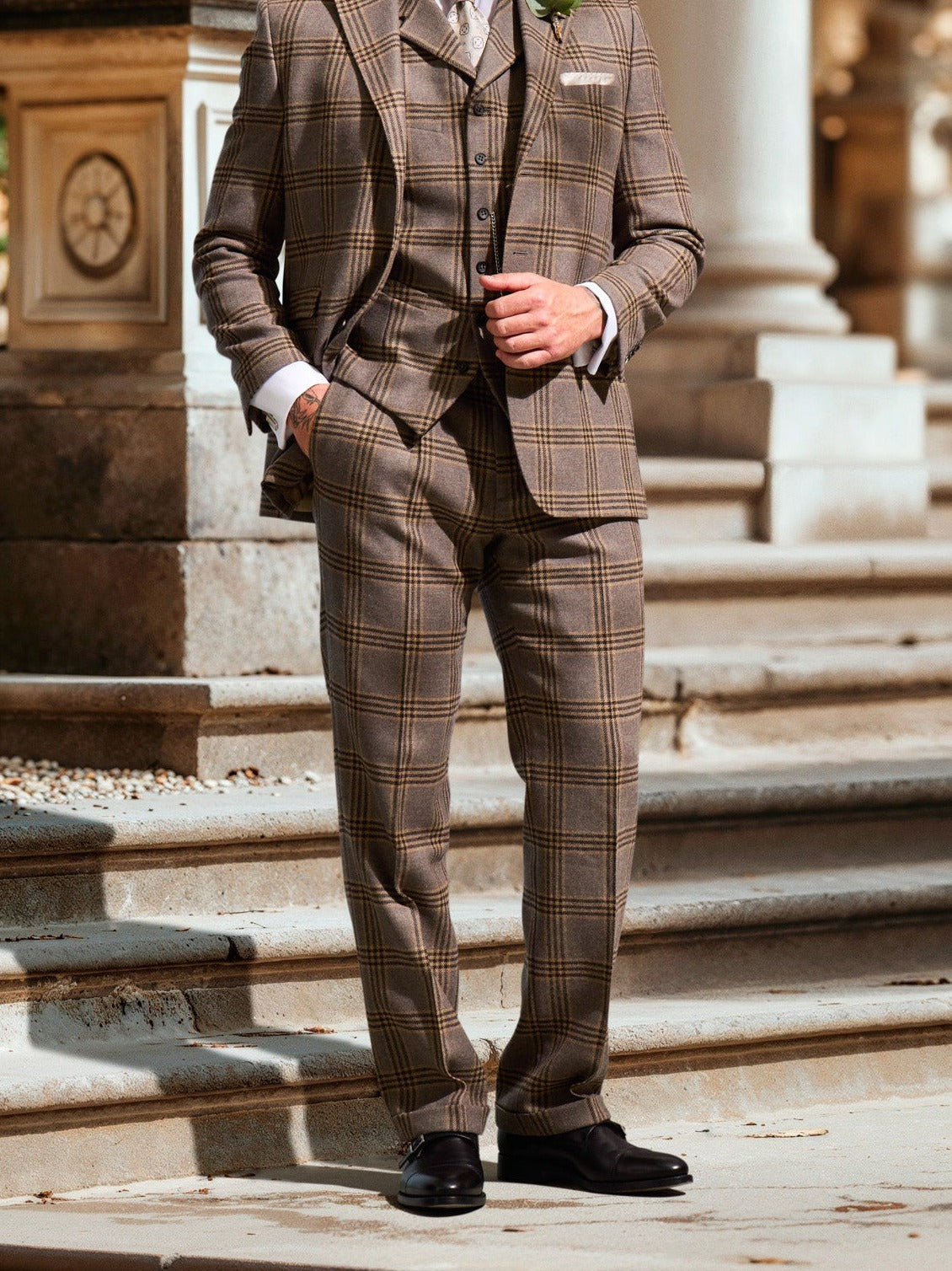 Three-piece tweed suit in grey/beige, check, Lovat Tweed