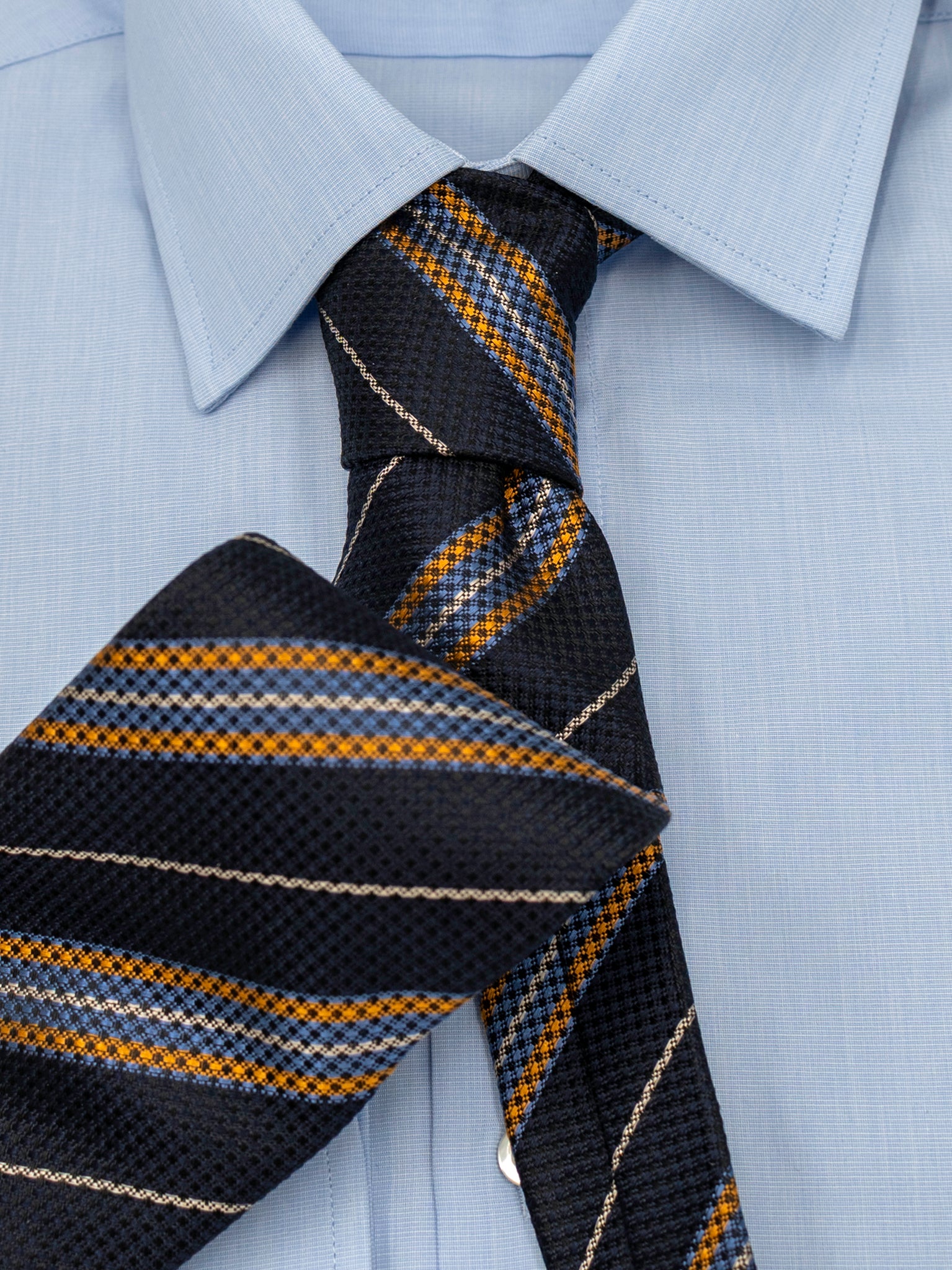 Tie with stripes in navy/gold