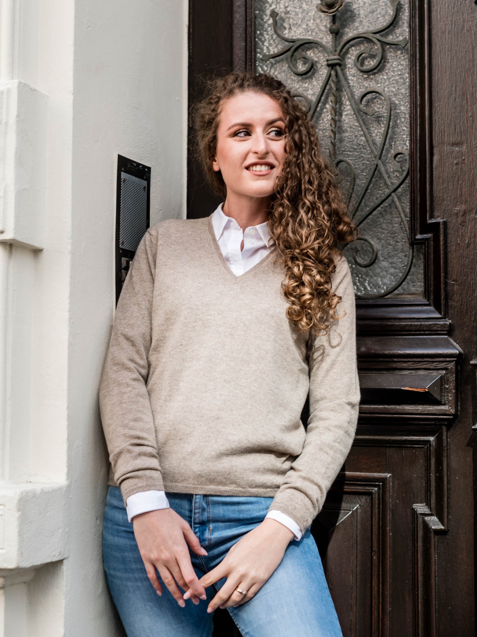 Cashmere sweater with v-neck, our classics