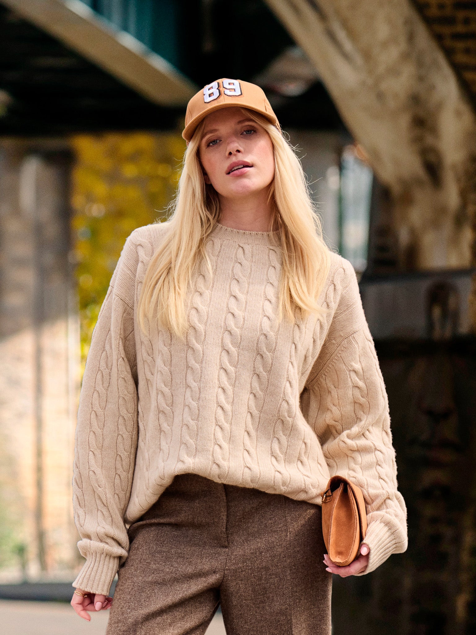 Cashmere cable sweater (6-ply) with C-Neck