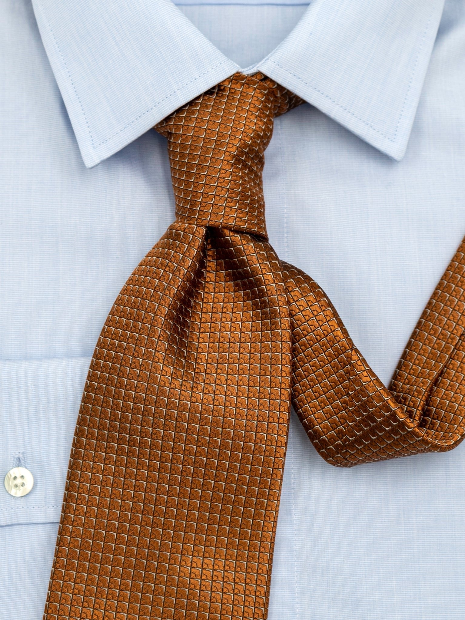 Tie patterned in copper