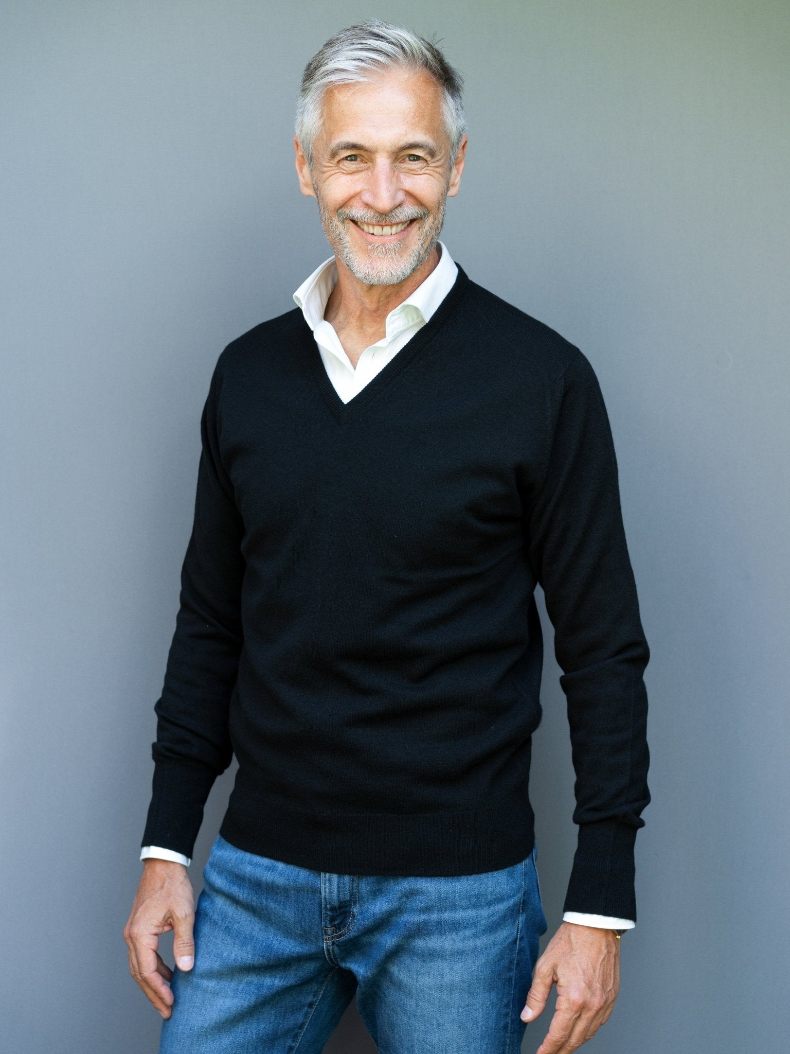 Cashmere Sweater (2-ply) with V-neck in modern colours