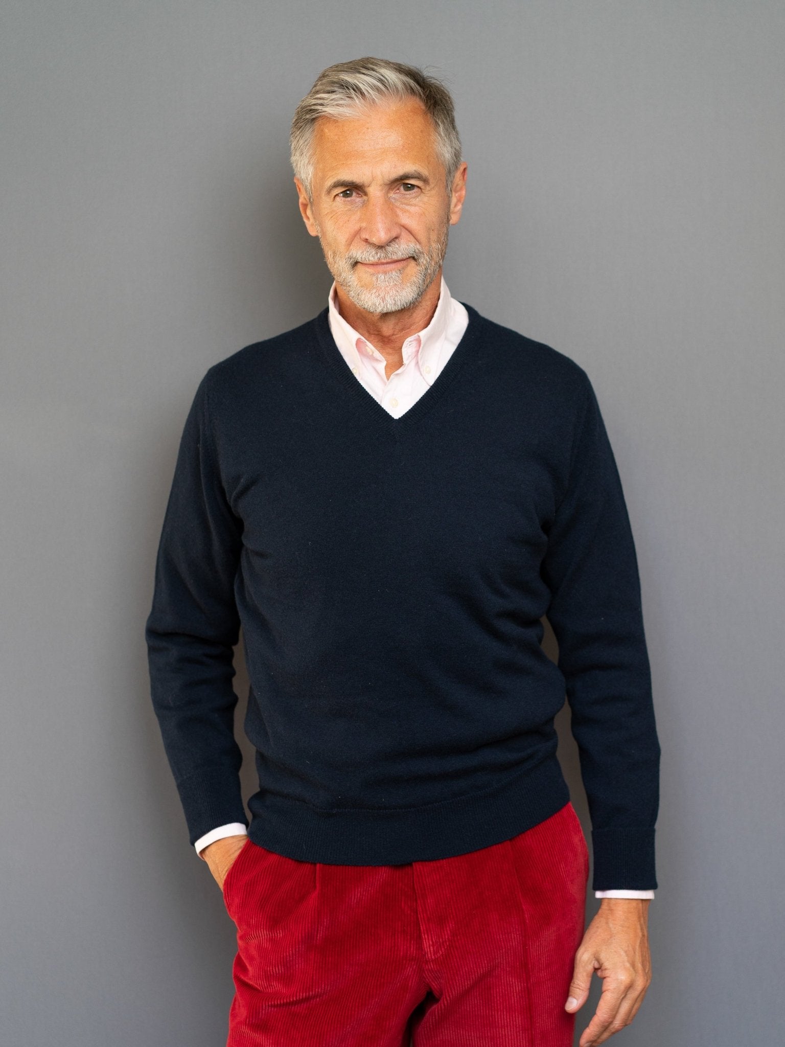 Cashmere Sweater (2-ply) with V-neck in modern colours