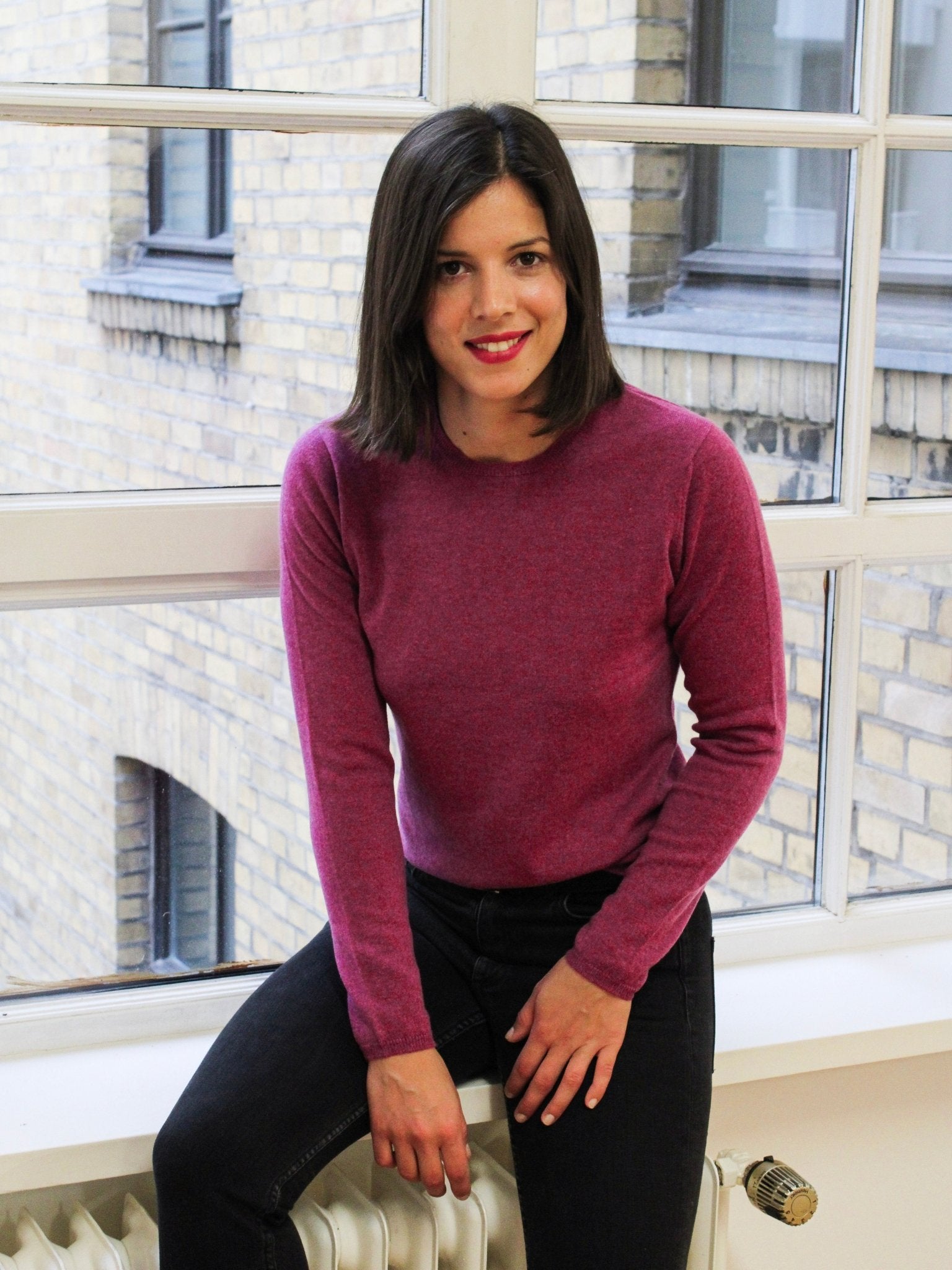 Cashmere sweater with C-neck, our highlights