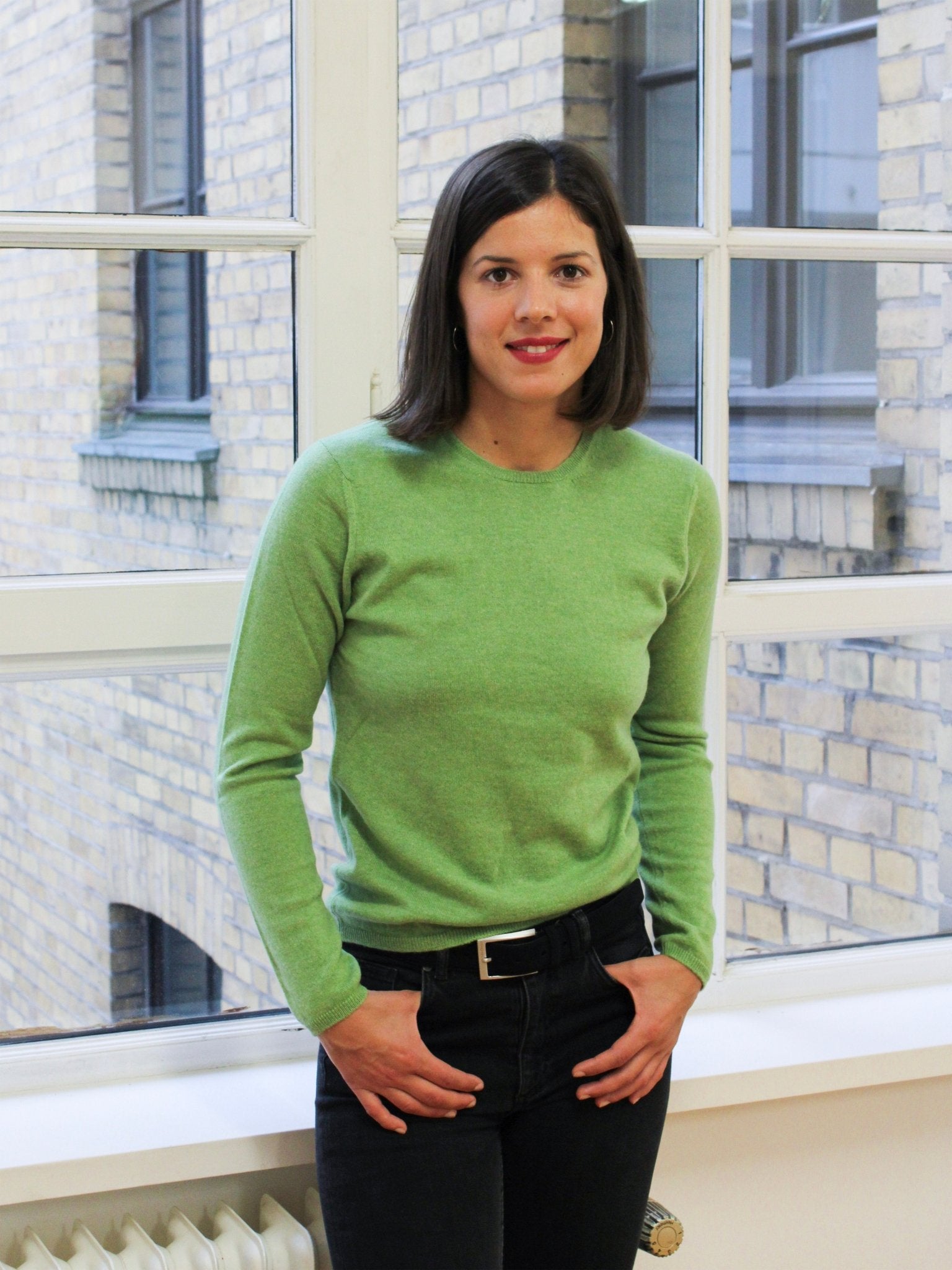 Cashmere sweater with C-neck, our highlights