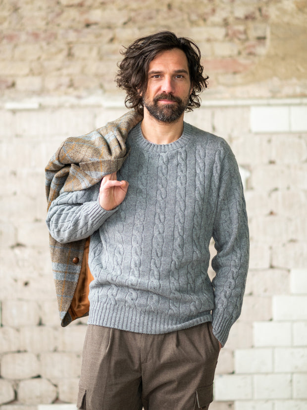 Cashmere cable sweater (6-ply) with C-Neck