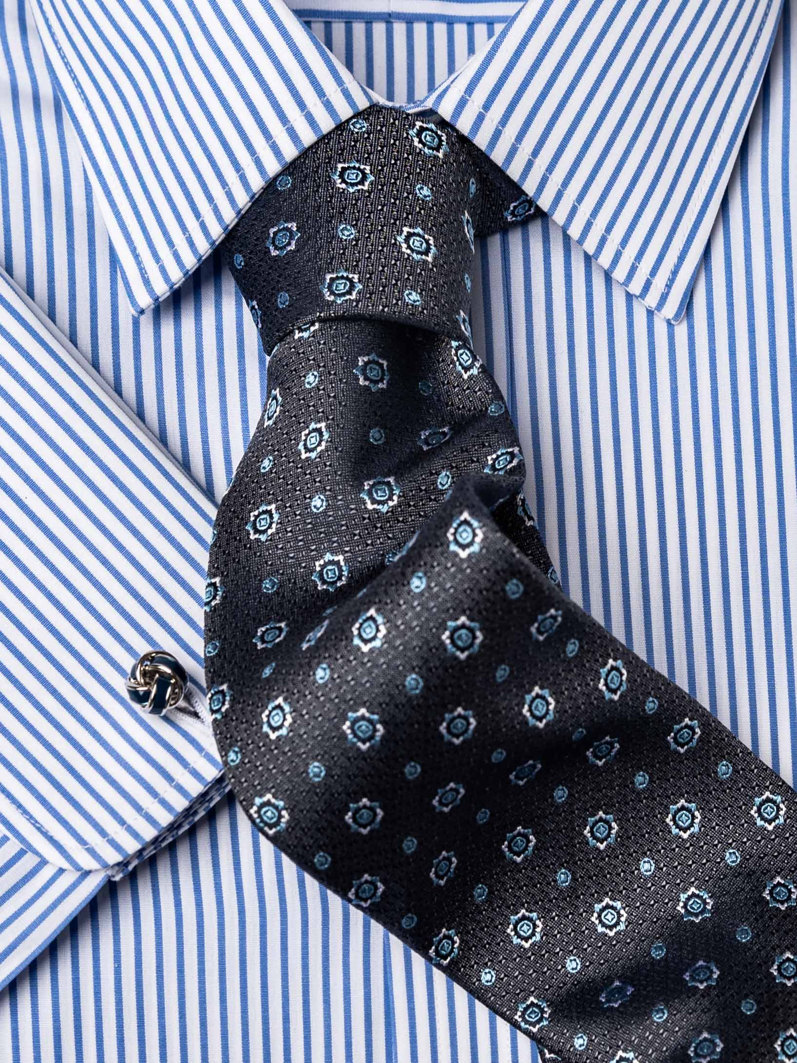 Tie patterned in blue
