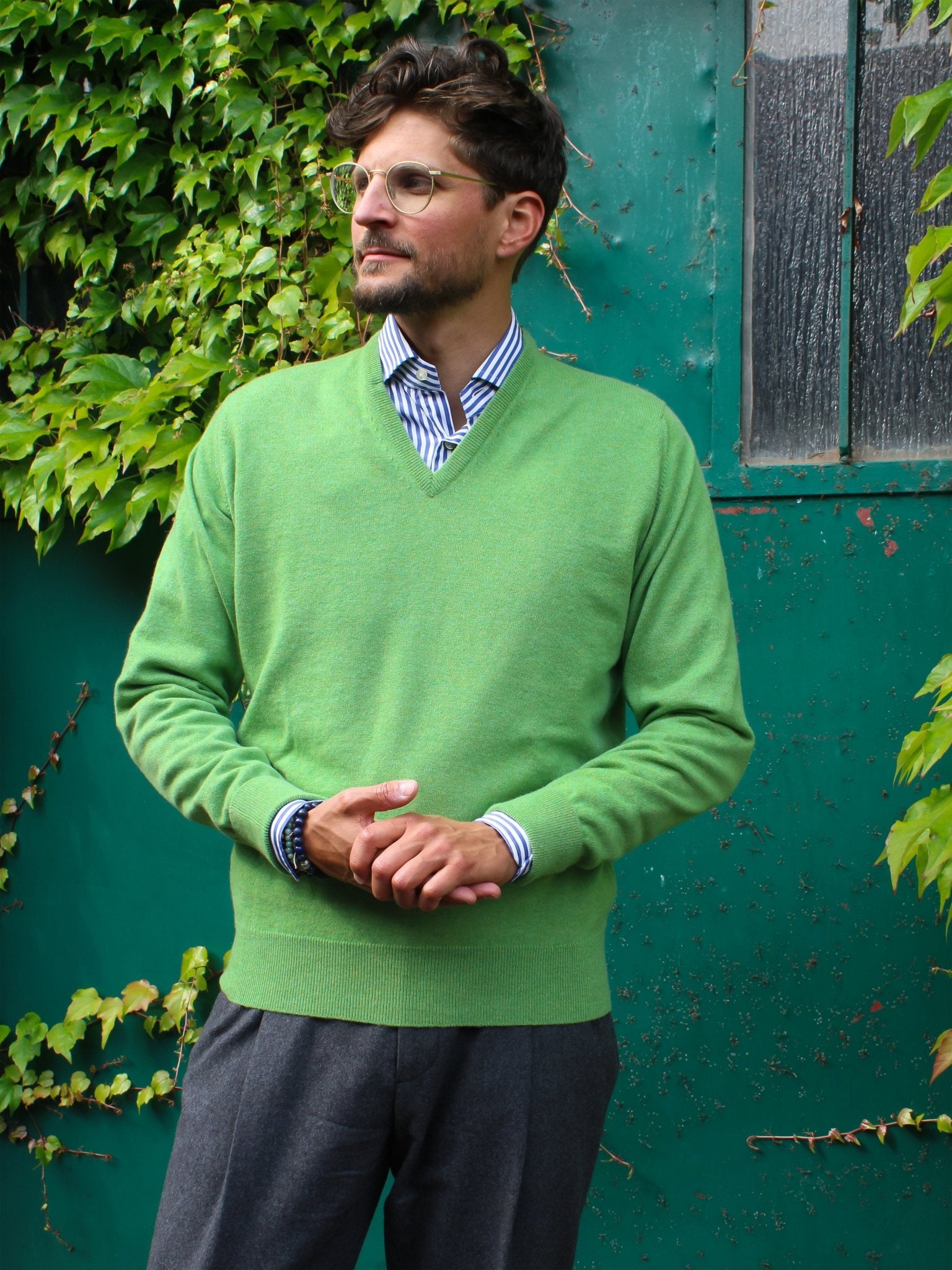 Cashmere Sweater (2-ply) with V-neck in modern colours