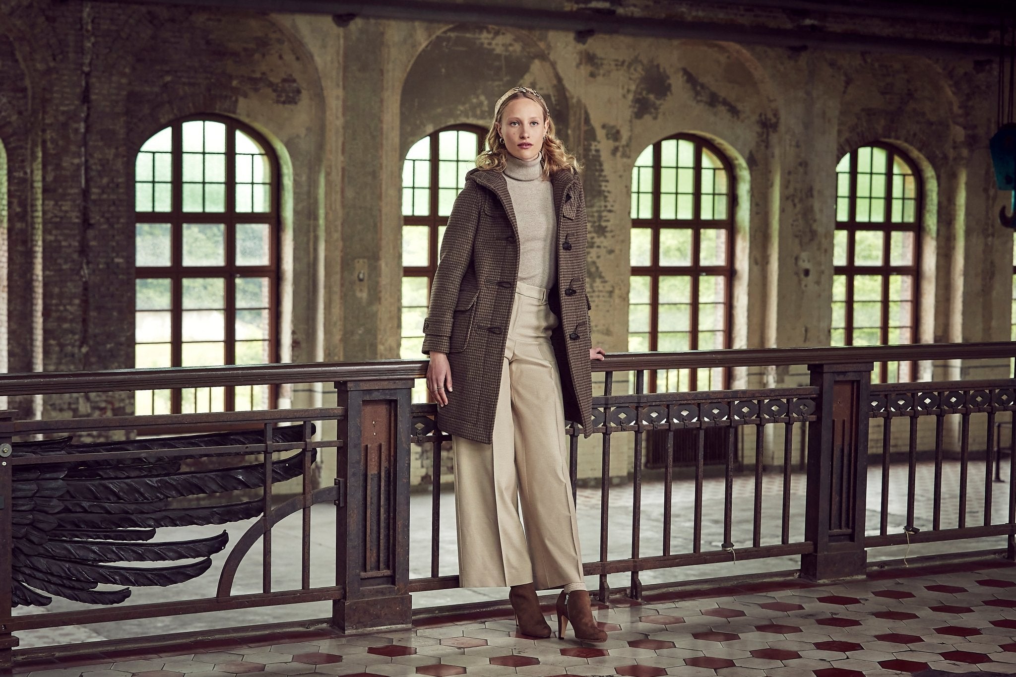 Ladies dufflecoat in brown checked