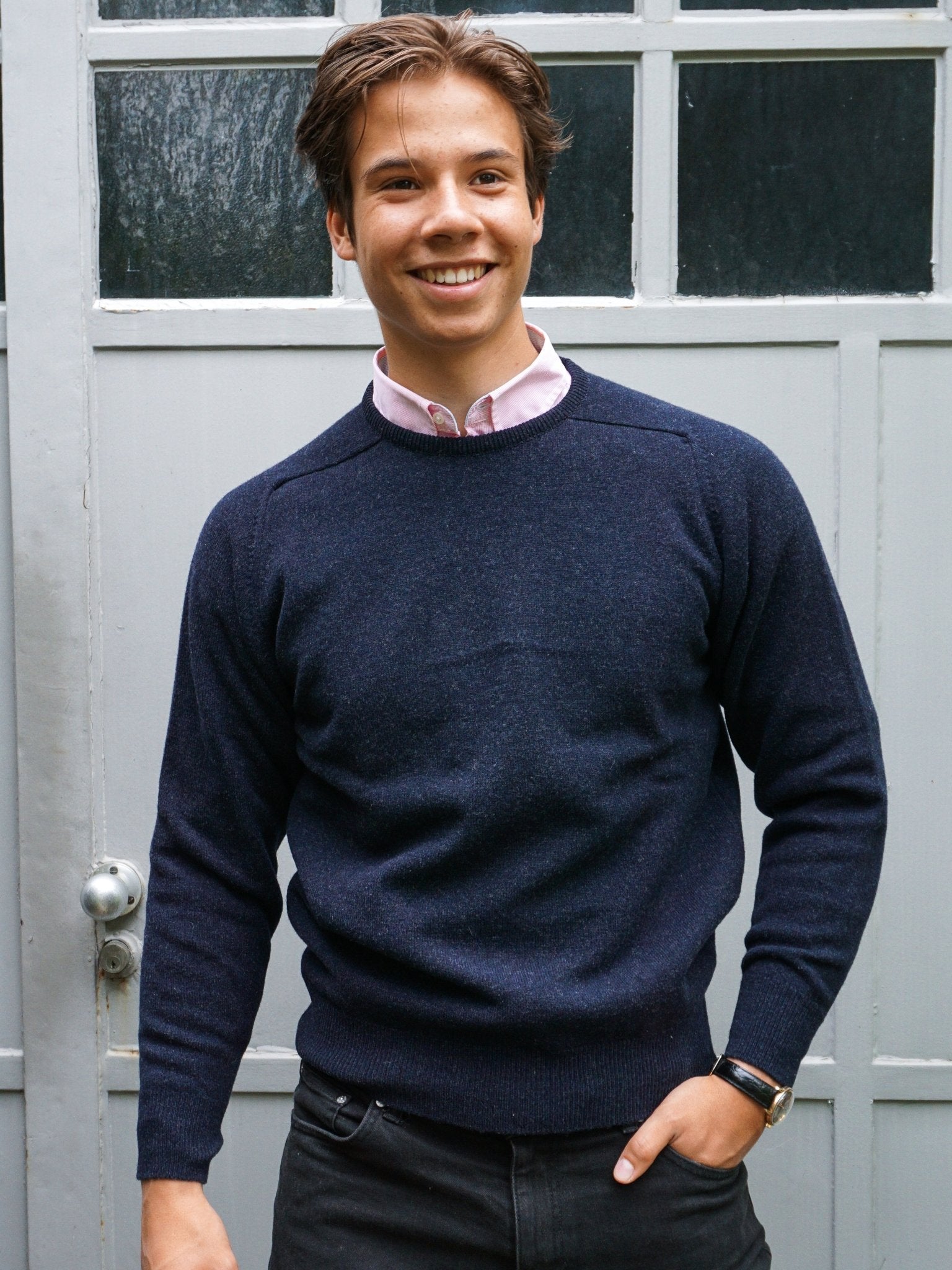 Lambswool sweater with a round neckline in modern colors (size 40-42)