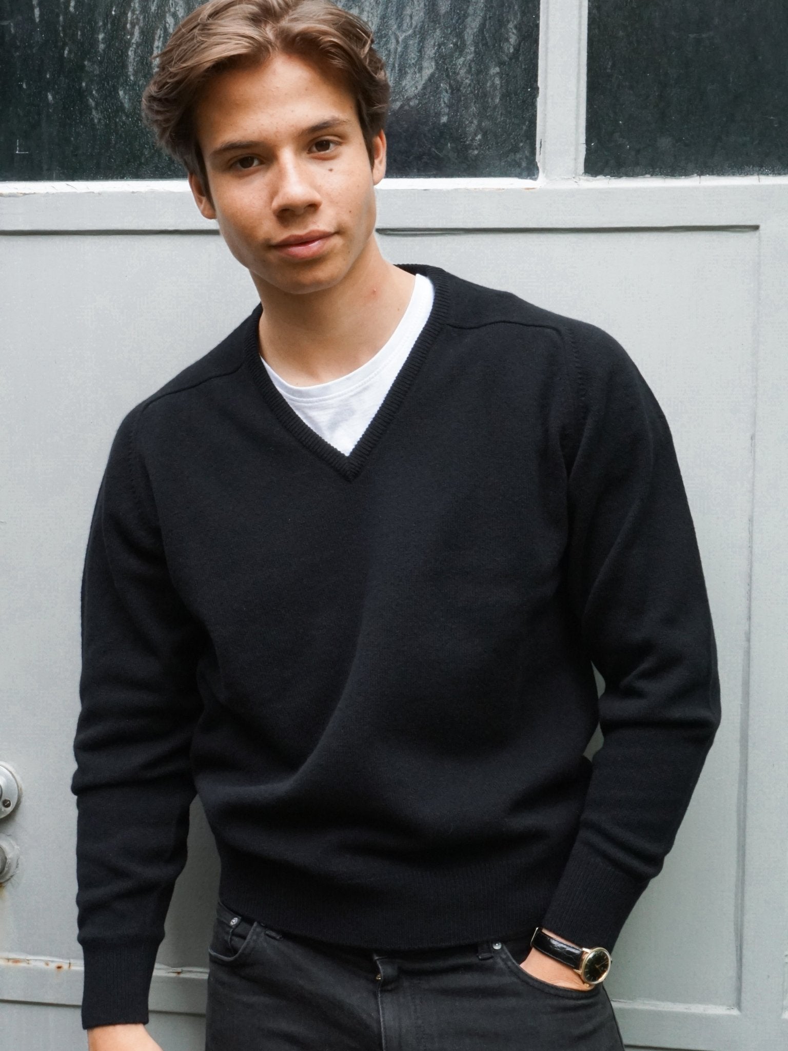 Lambswool sweater with V-neck in classic colors (size 40-42)