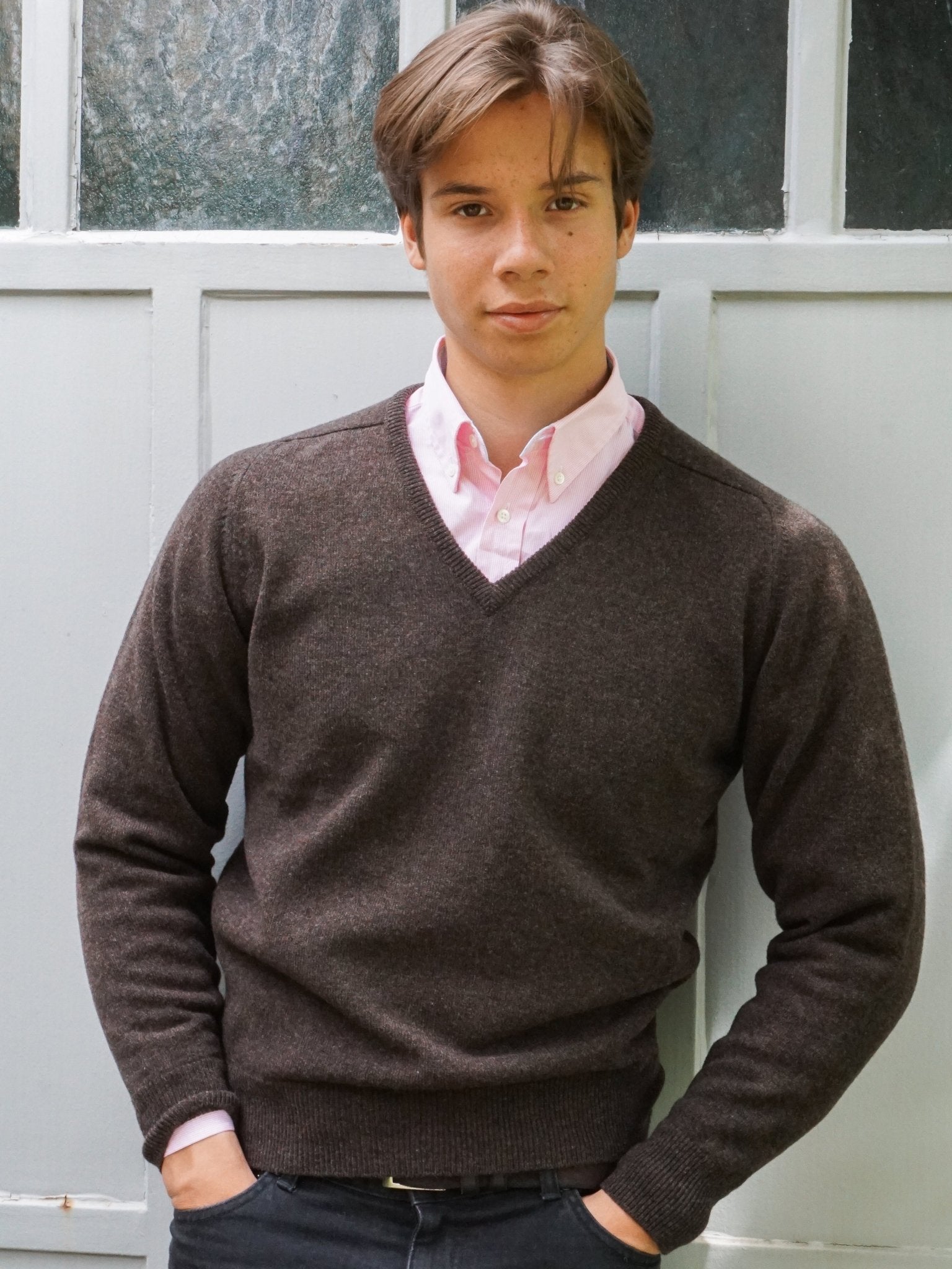 Lambswool sweater with V-neck in classic colors (size 40-42)