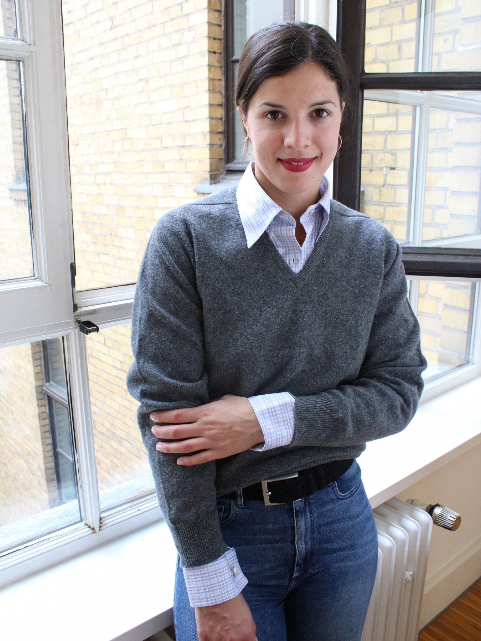 Lambswool sweater with V-neck in classic colors (size 40-42)