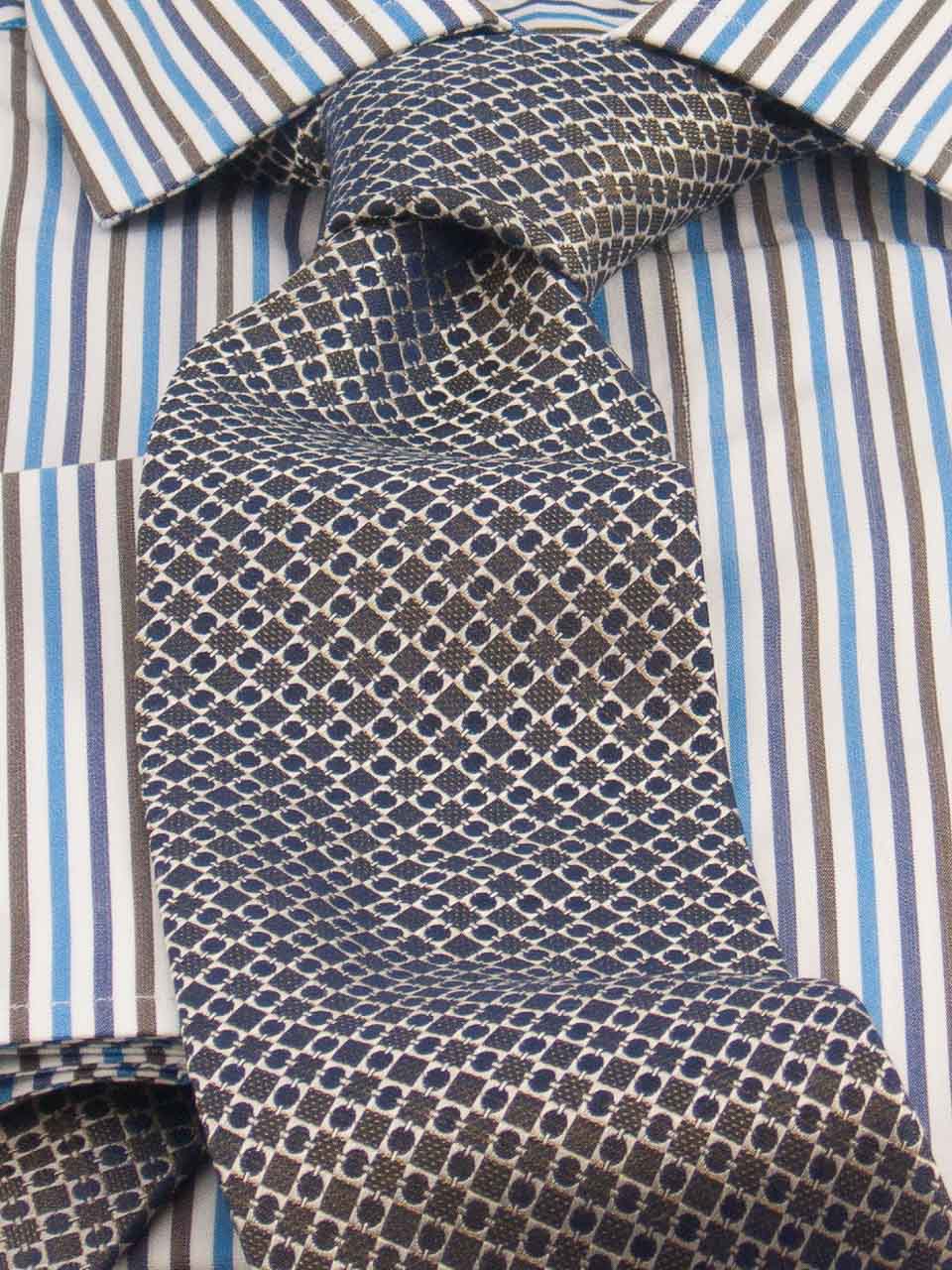 Seidenkrawatte gemustert in blau/grau, Detailansicht