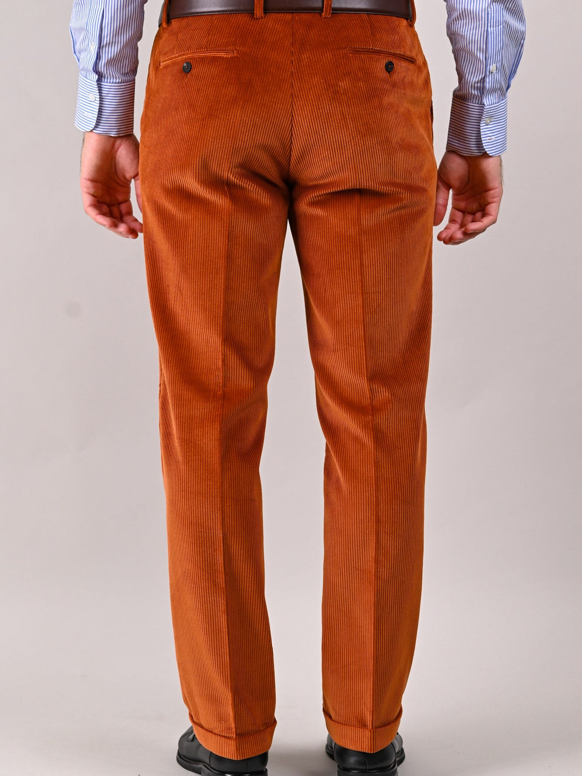Pantaloni in velluto a coste Brisbane Moss Cinnamon cotone marrone cannella, vista posteriore — John Crocket