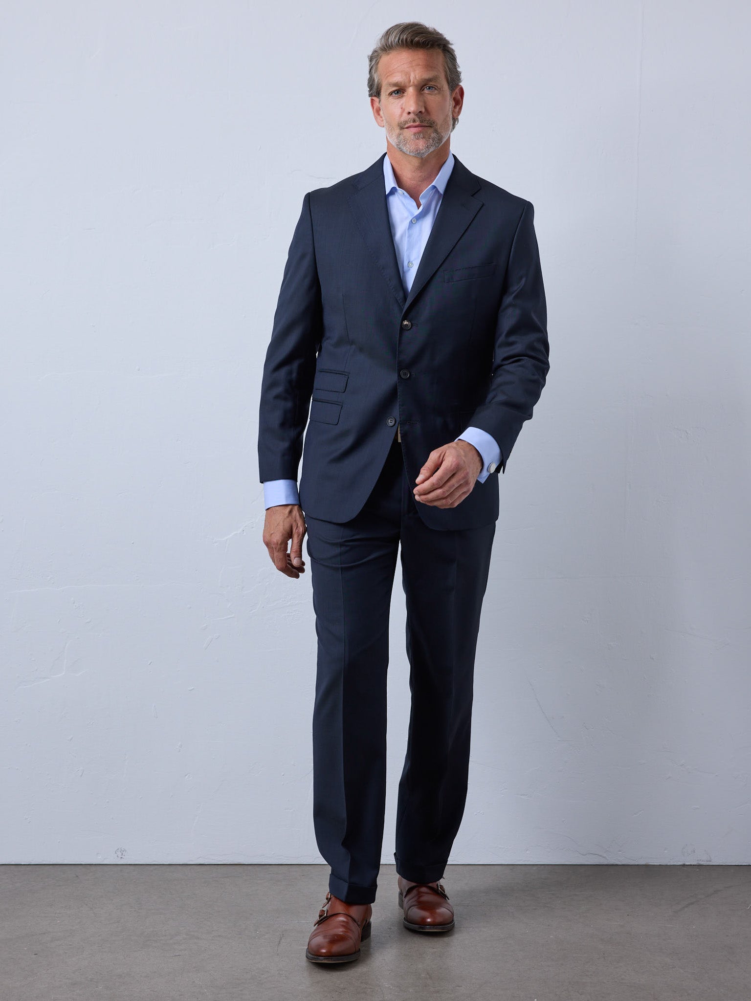 Classic suit with 3-button jacket in dark blue