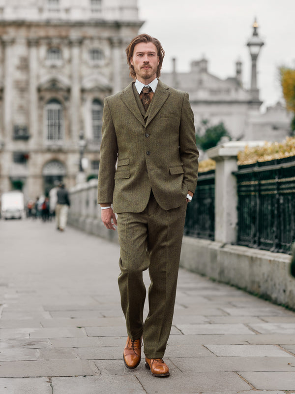 Costume trois pièces en tweed vert, à chevrons et en tweed lunaire