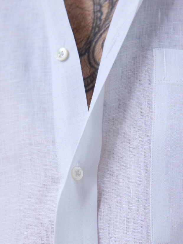 Leinenhemd mit Classic Button Down Kragen in  weiß