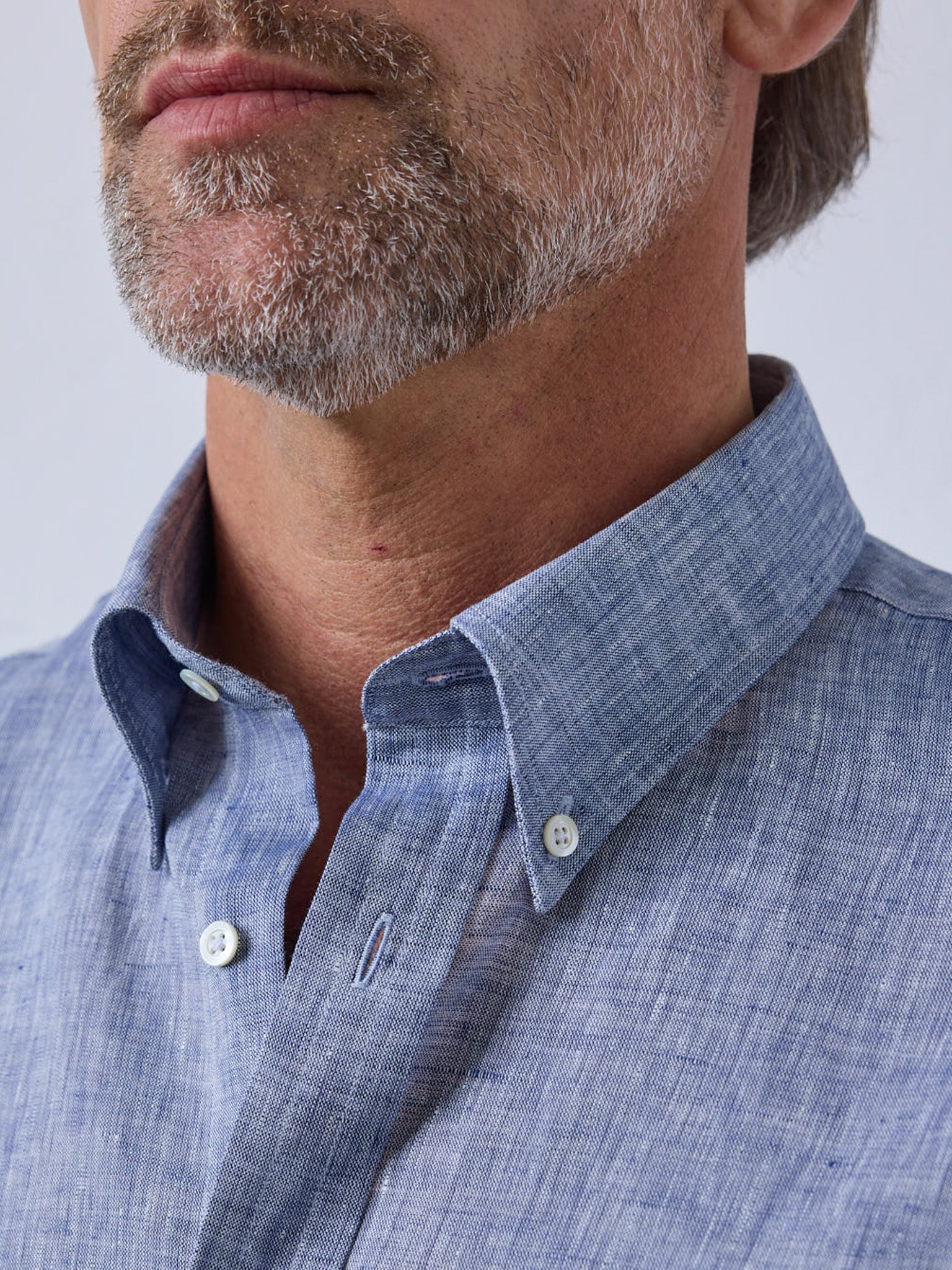 Linen shirt with classic button-down collar in blue