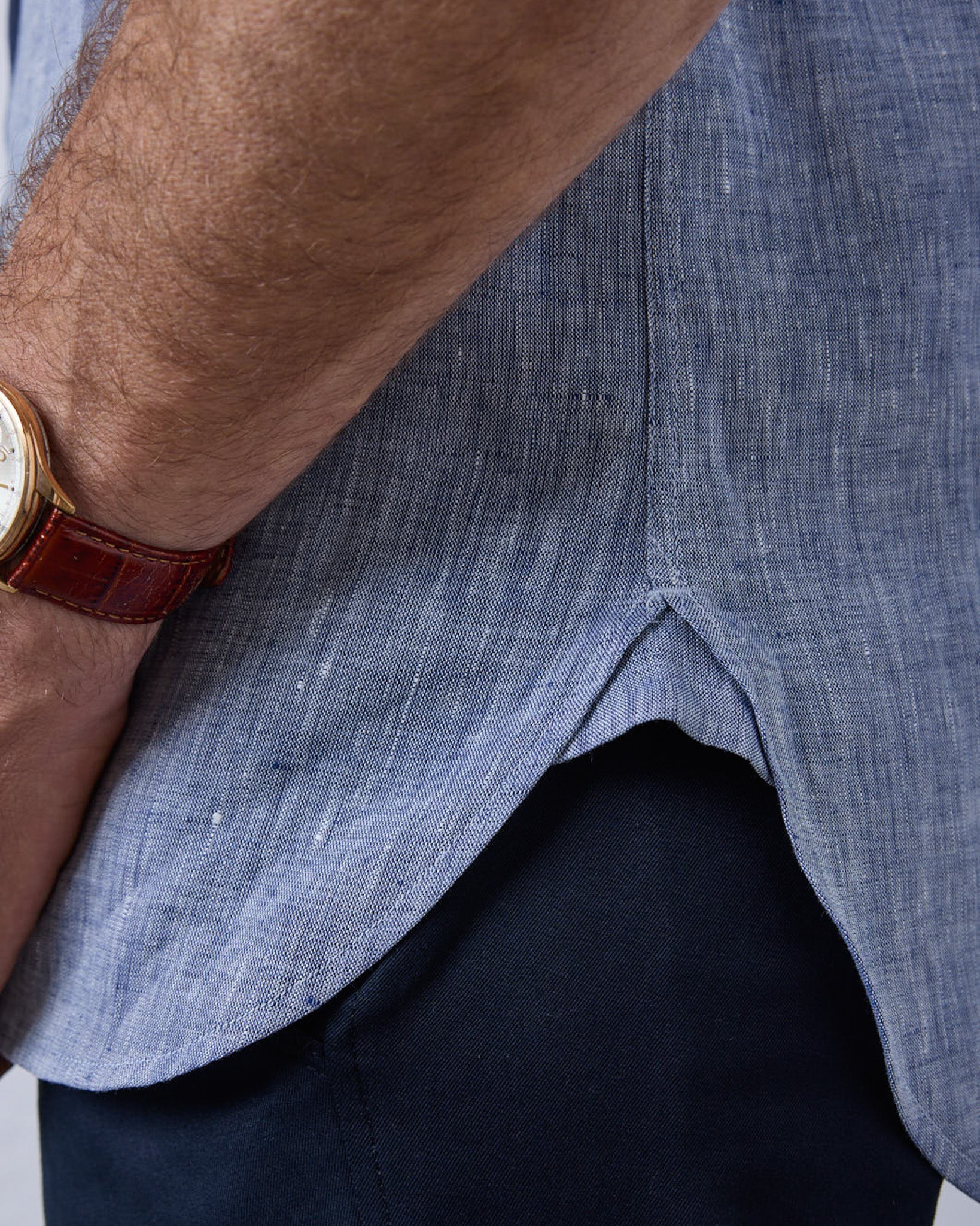Linen shirt with classic button-down collar in blue