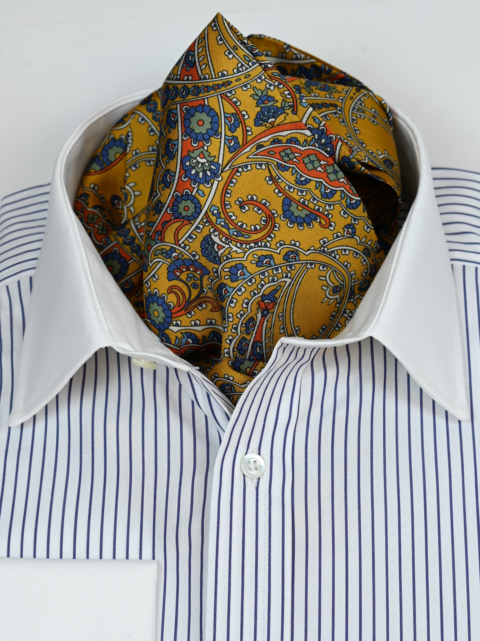 Ascot with paisley in burgundy