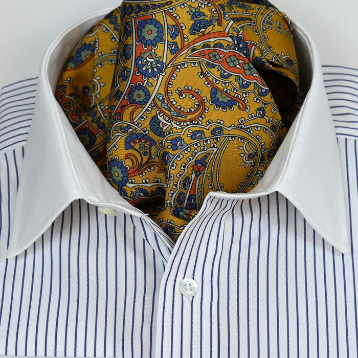 Ascot with paisley in burgundy