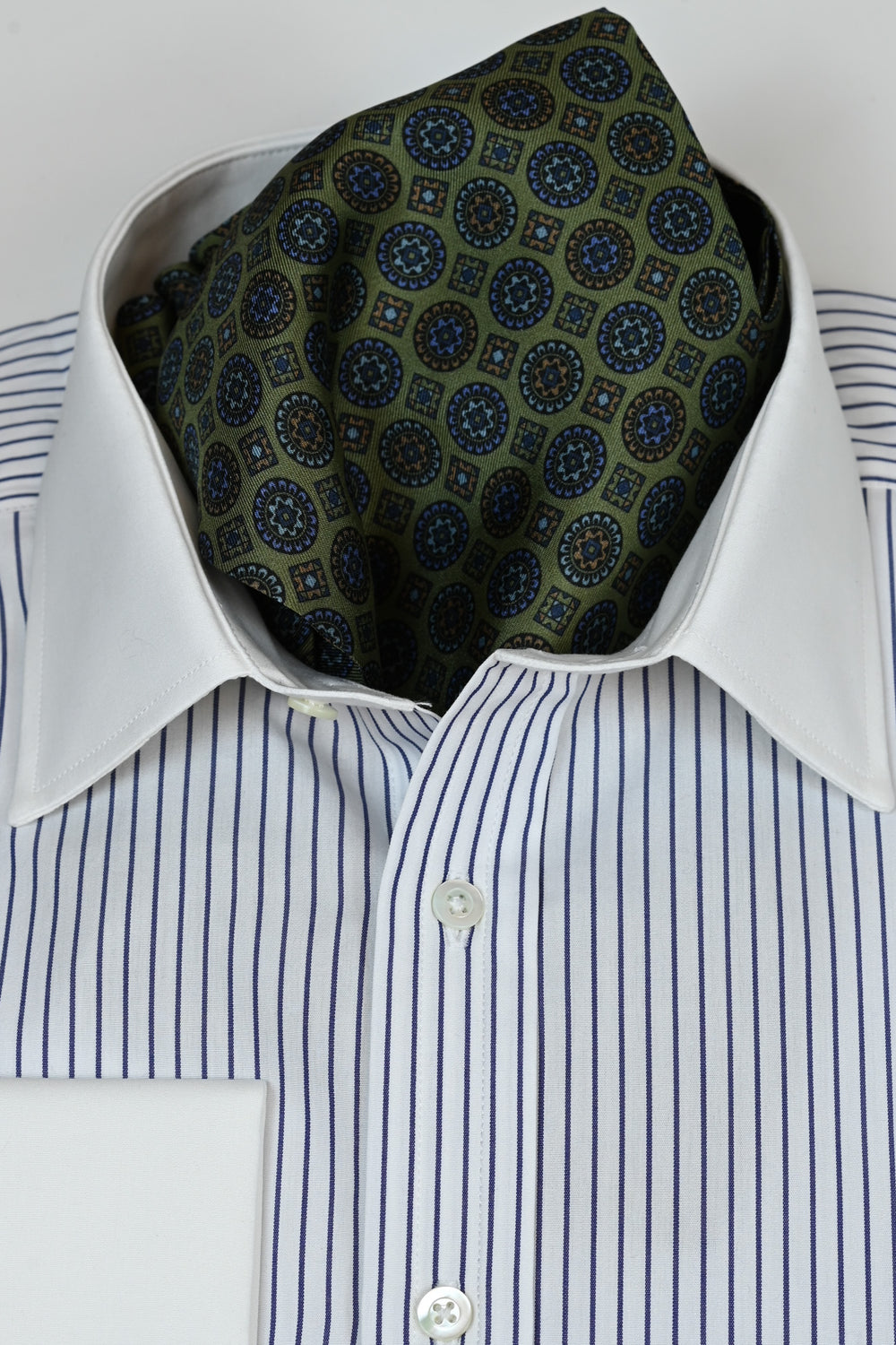 Ascot with paisley in burgundy