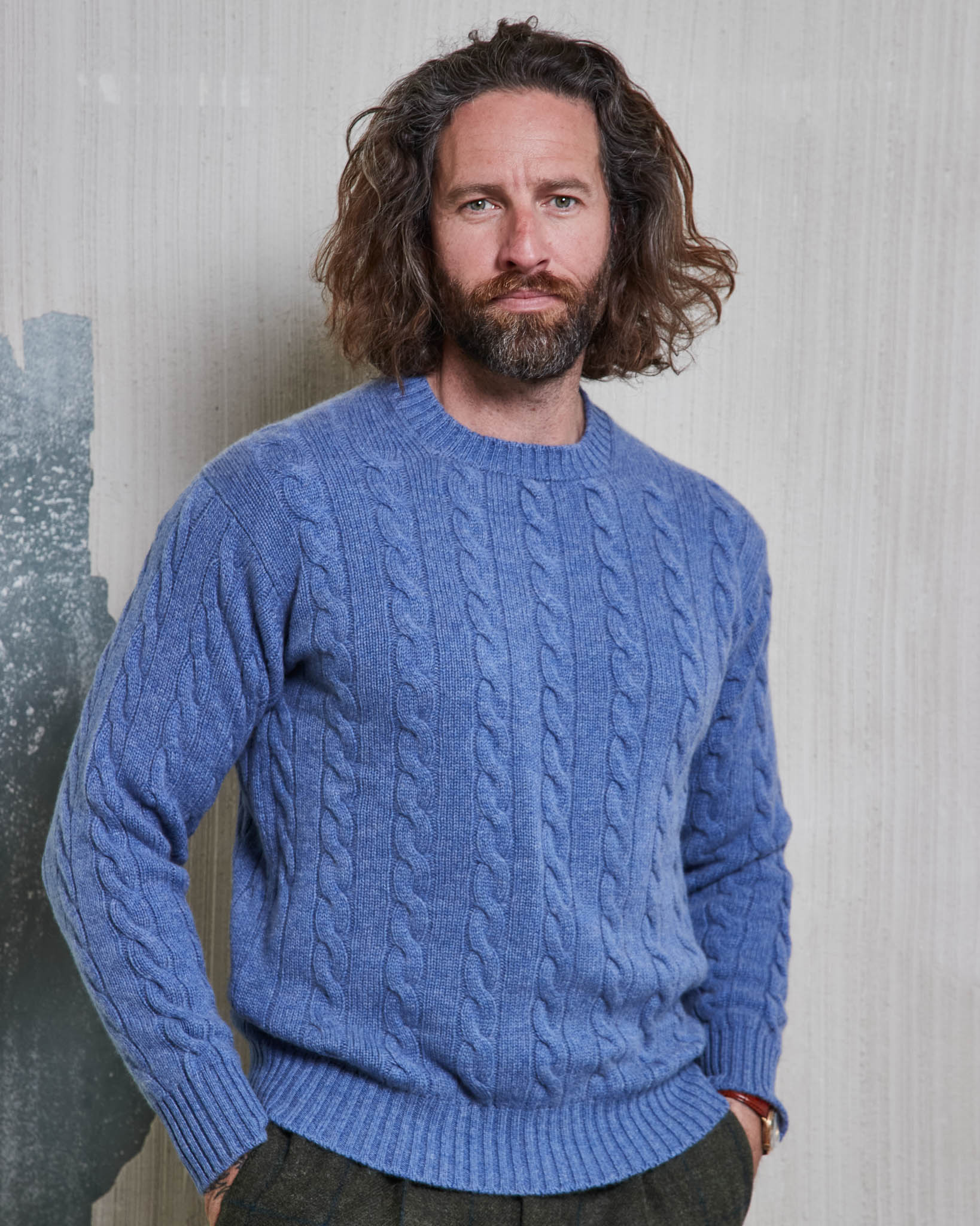 Cashmere cable sweater (6-ply) with C-Neck
