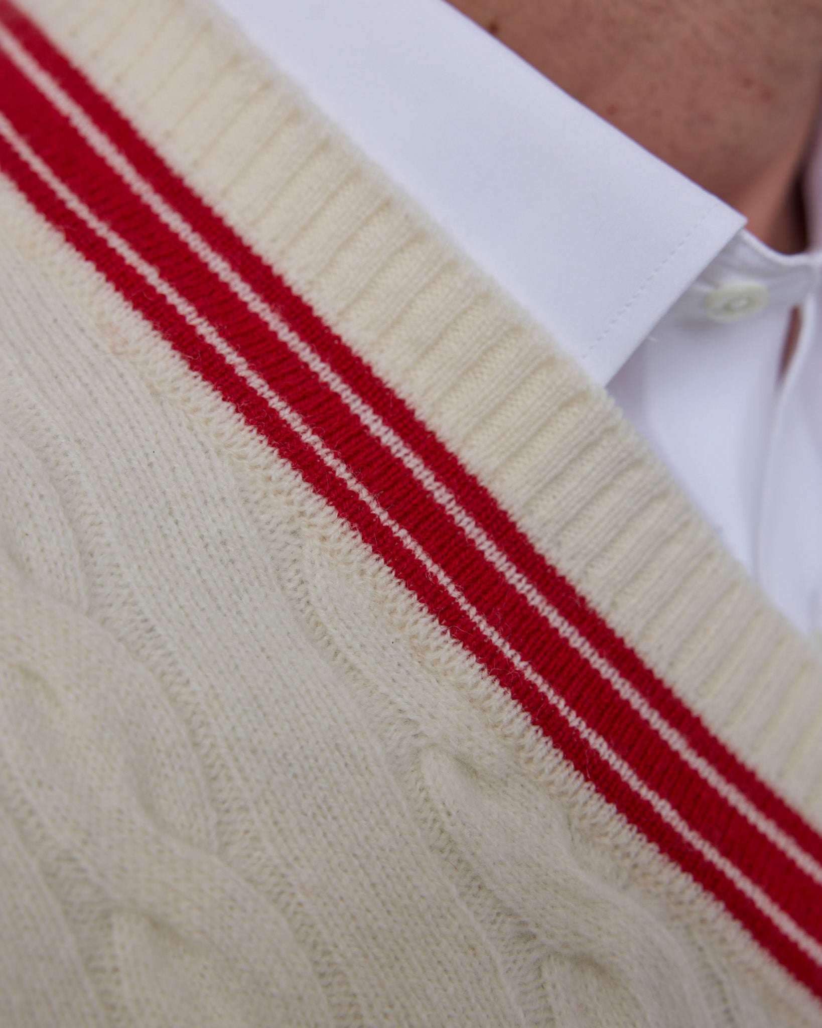 Lambswool sweater Cricket with V-neck