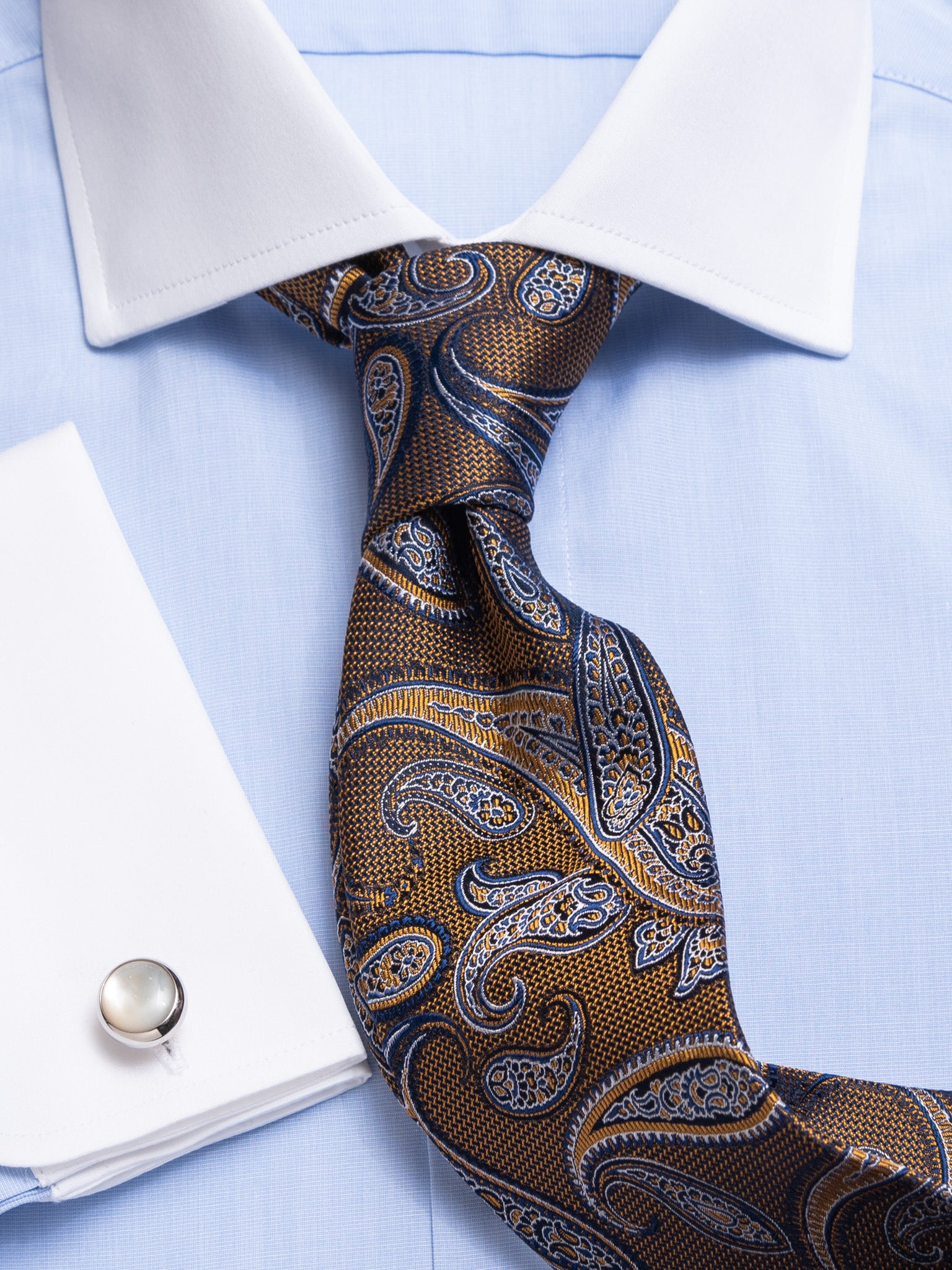 Shirt in Slimline with Cut Away Collar in blue with white collar 100% cotton