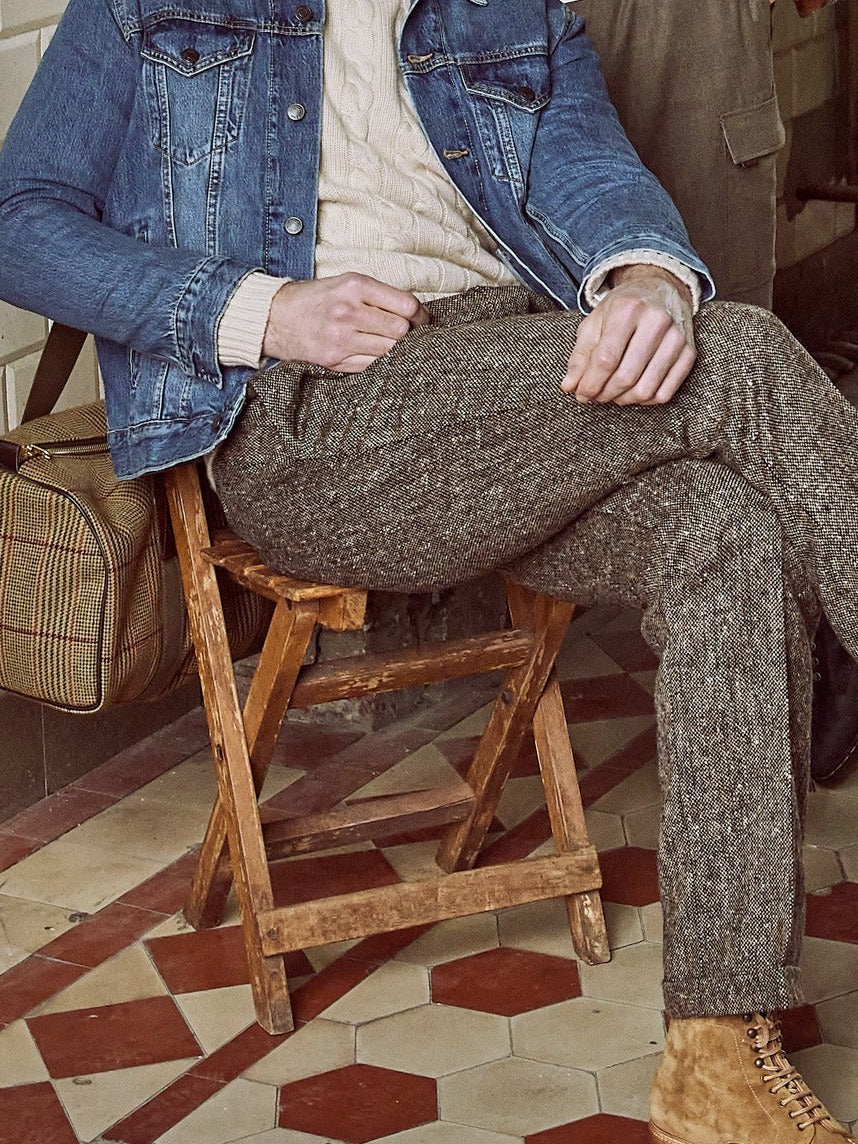 3-button Classic tweed suit in grey-brown John Hanly Tweed, detail view – John Crocket