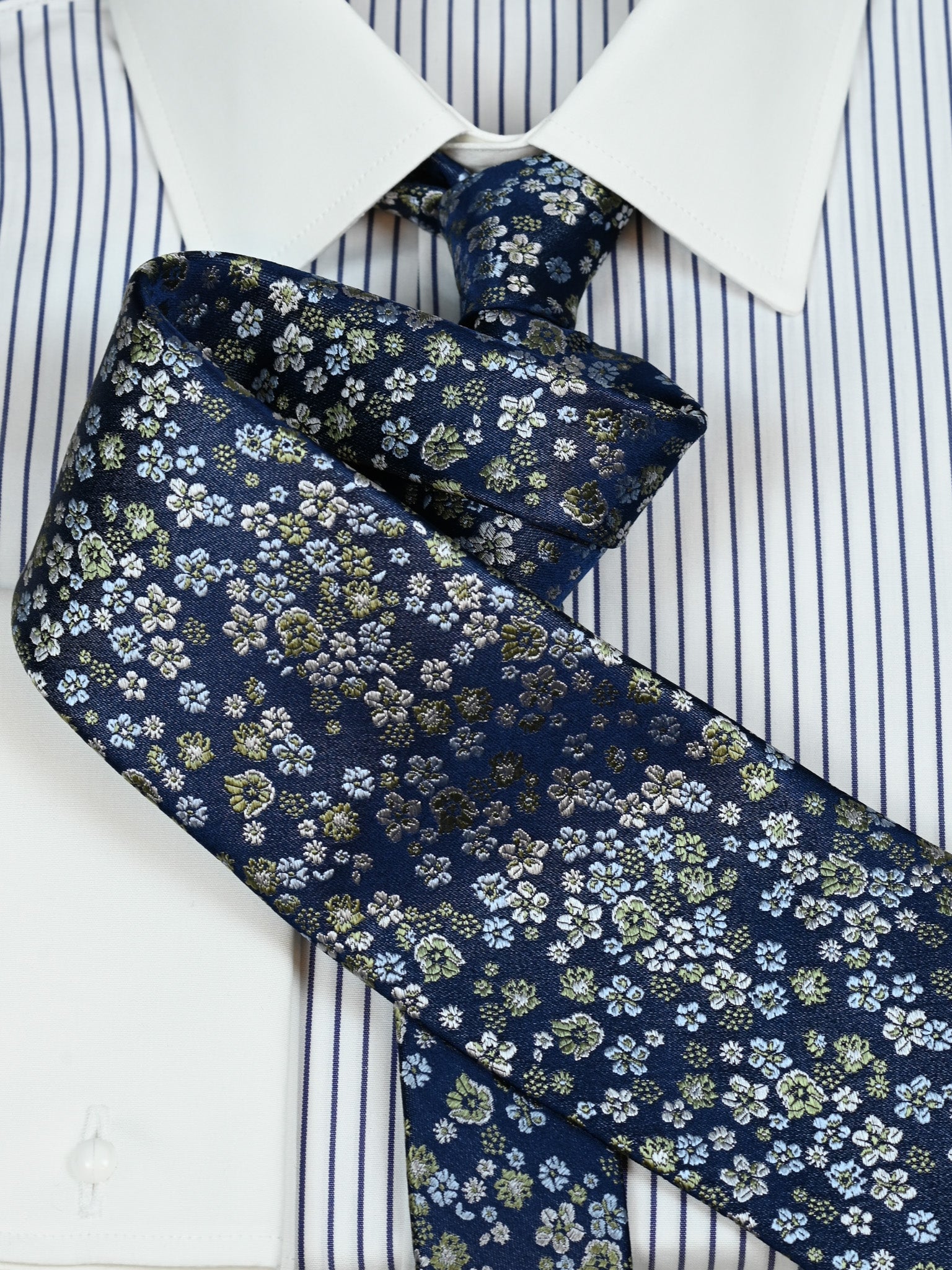 Krawatte mit floralem Muster navy/grün