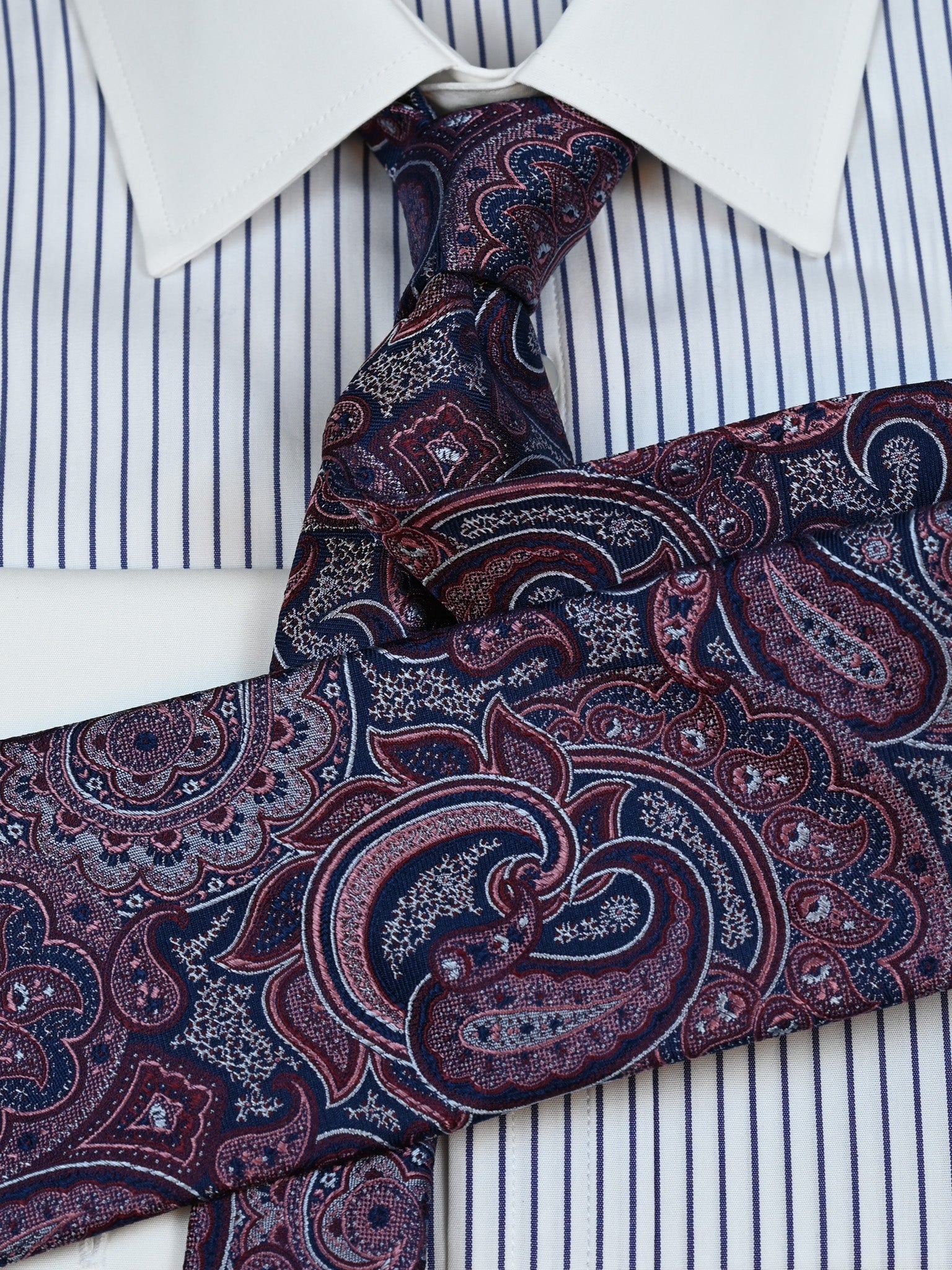Krawatte mit Paisley in navy/rosa