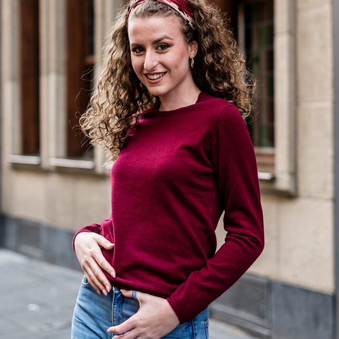 Cashmere sweaters with C-neck, our classics