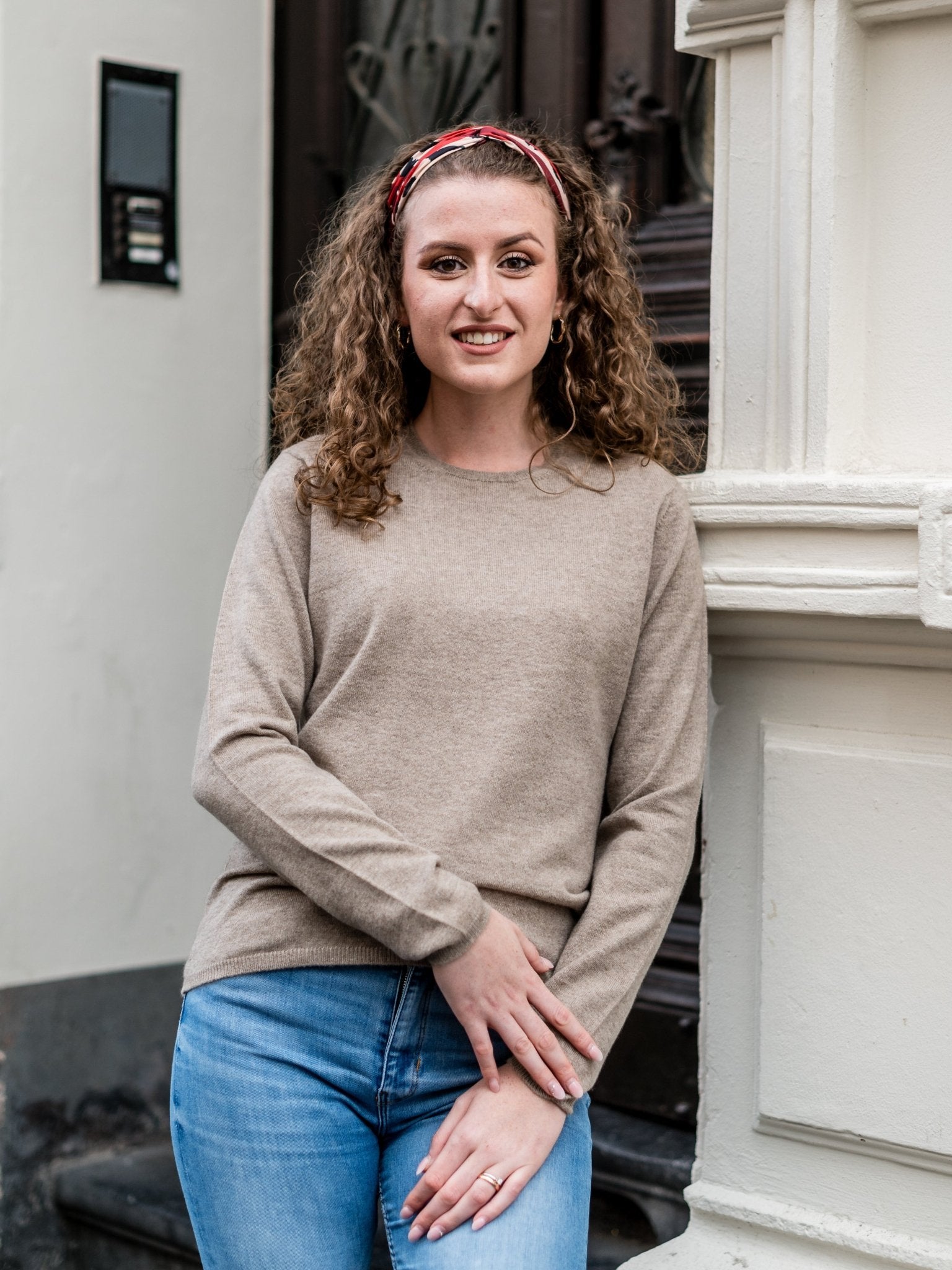 Cashmere sweaters with C-neck, our classics